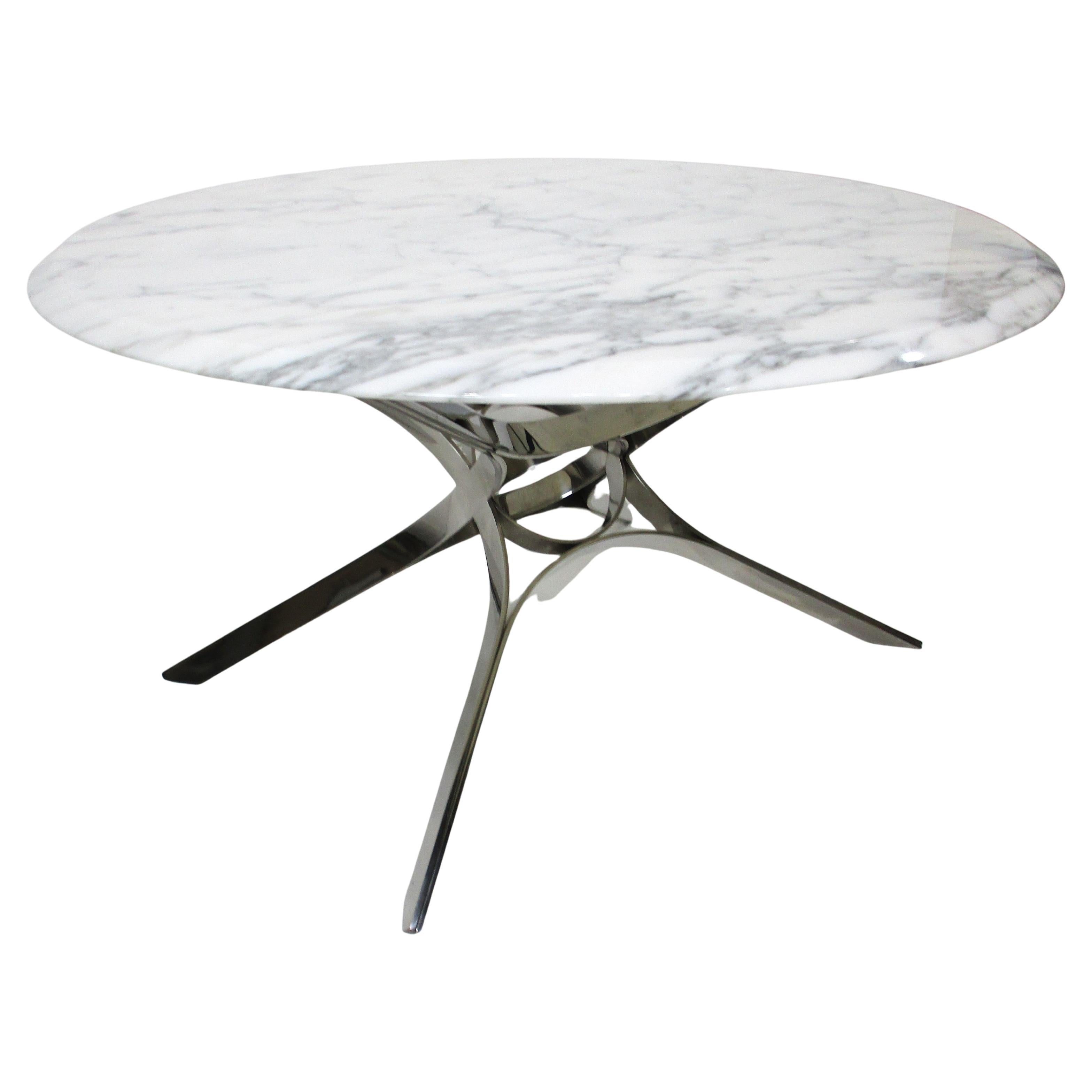 Table basse sculpturale Dunbar en marbre Carrera et chrome par Roger Sprunger