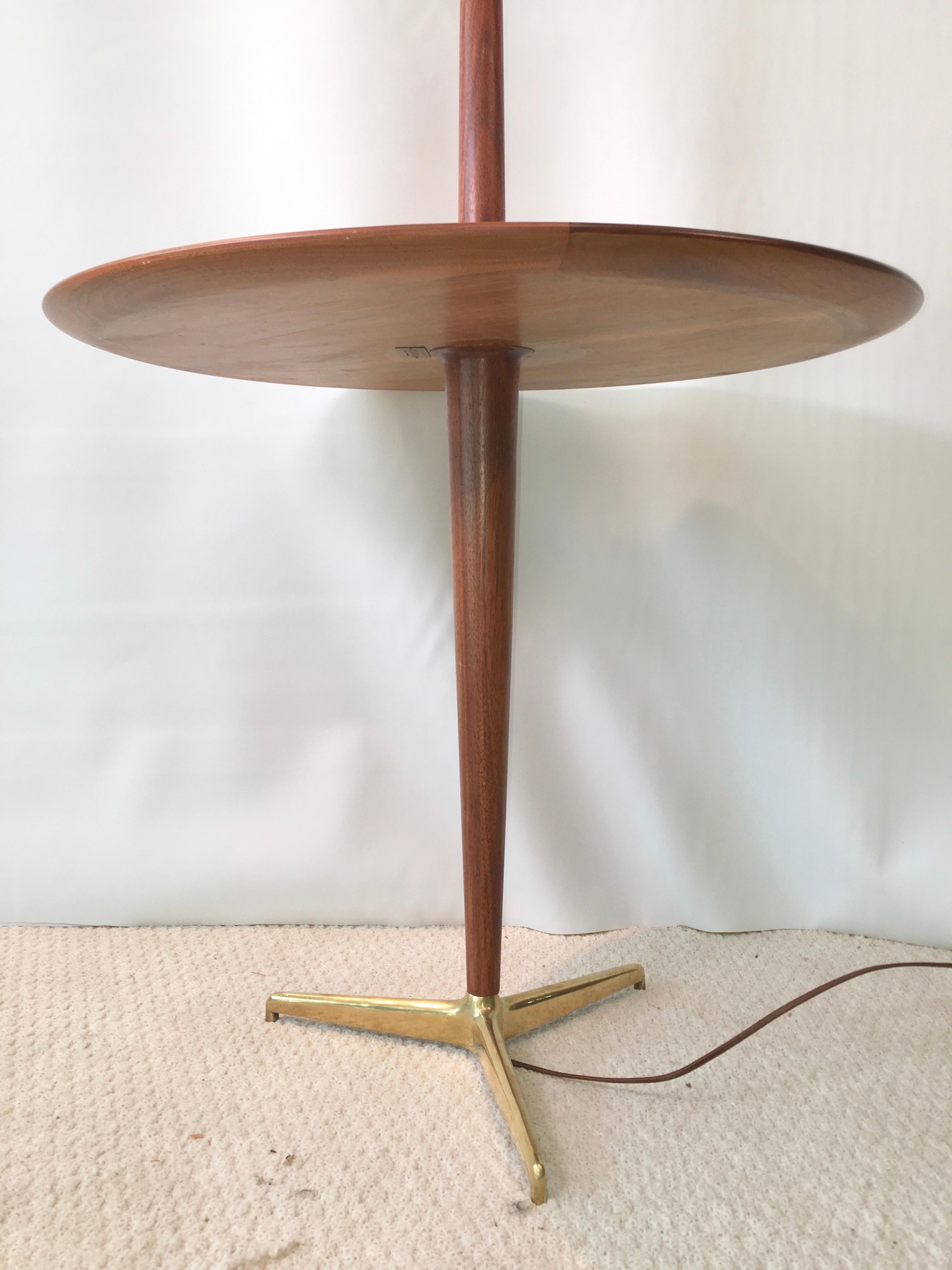 Dunbar Snack-Tisch-Stehlampe, Modell 4856, entworfen von Edward Wormley (Walnuss) im Angebot