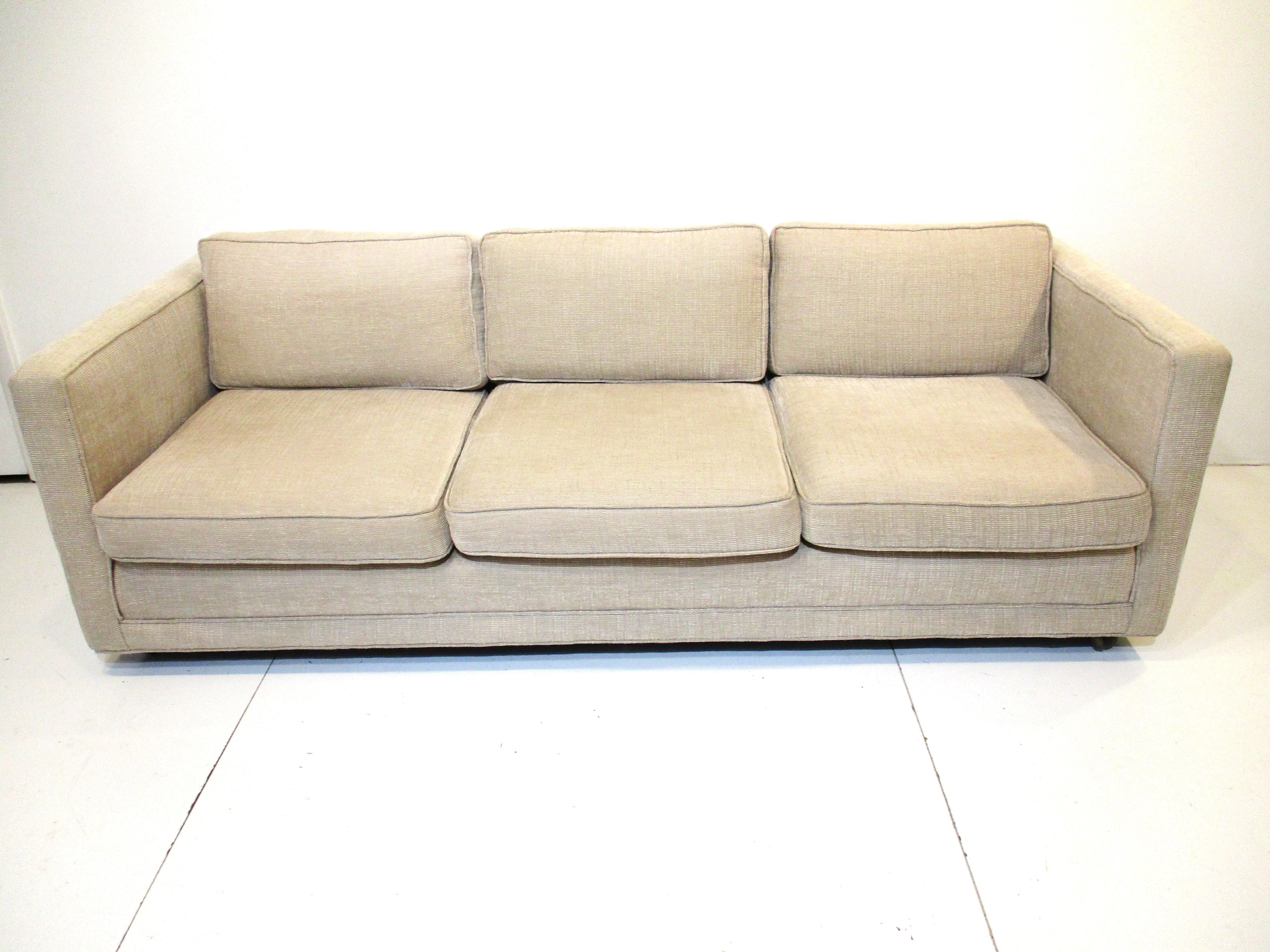 Dunbar Sofa by Roger Sprunger 3