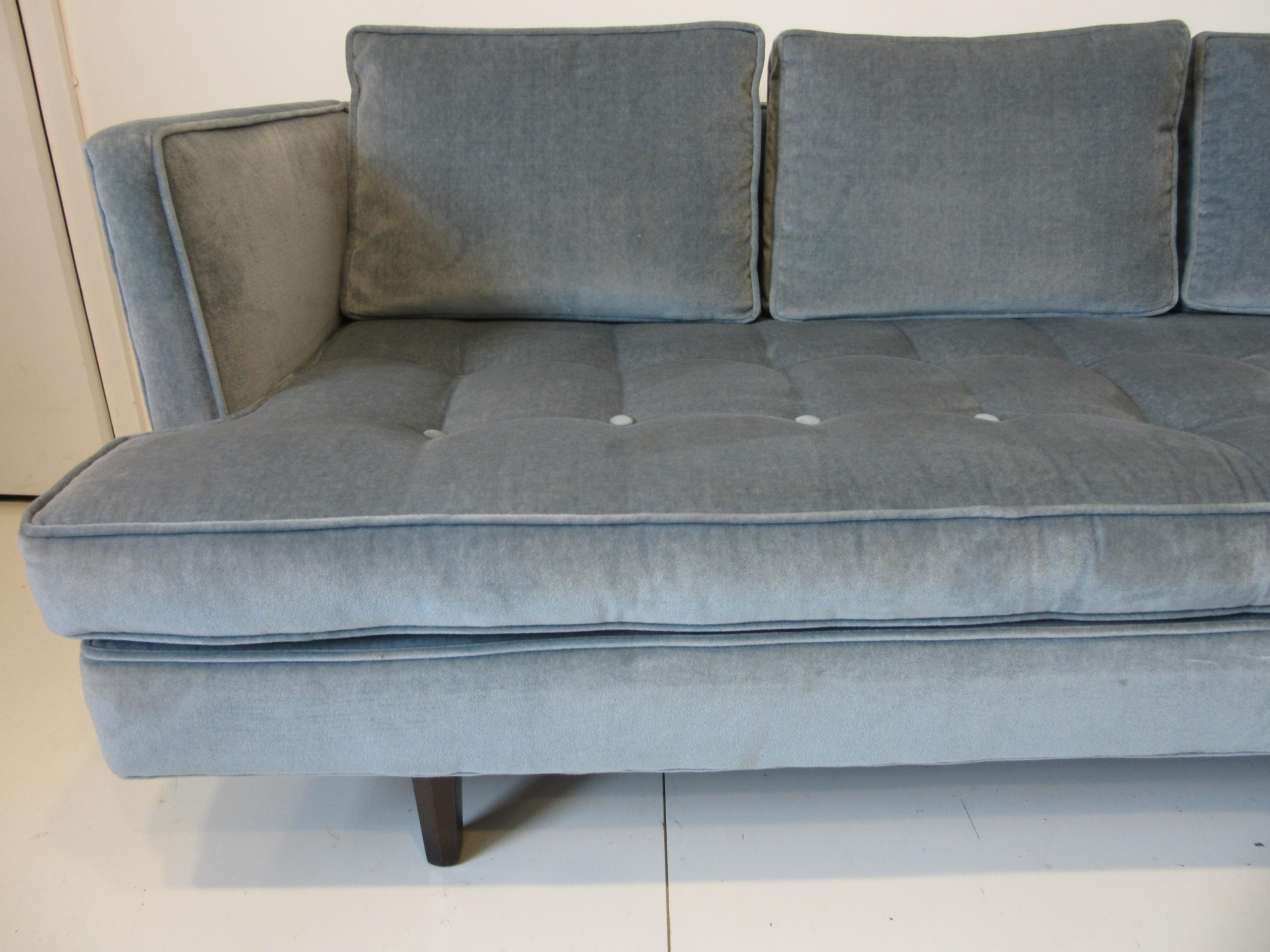 Dunbar Sofa Style # 520 by Edward Wormley In Good Condition In Cincinnati, OH