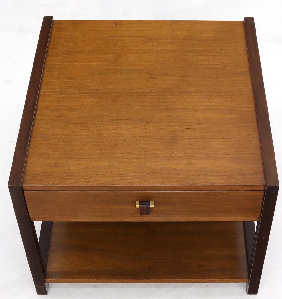 Dunbar Square Two Tier End Side Table Mid-Century Modern American Walnut In Good Condition For Sale In Rockaway, NJ