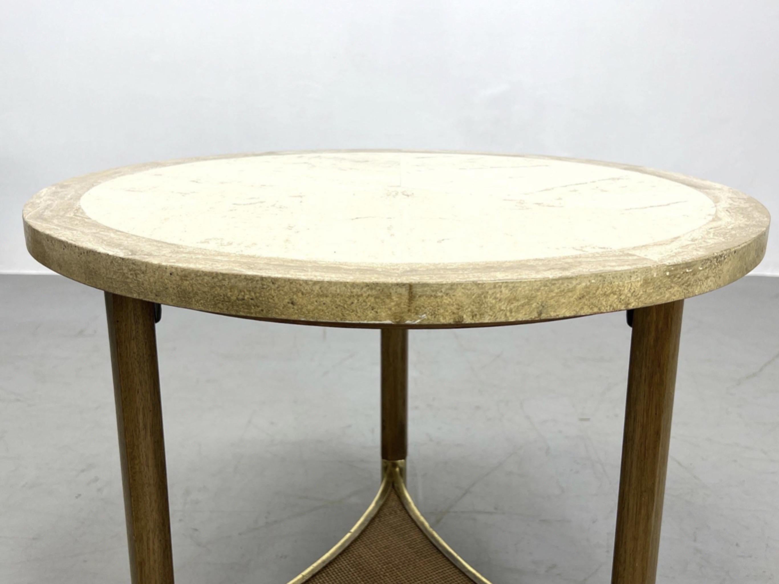 20ième siècle Table d'appoint en laiton et marbre de style Dunbar en vente