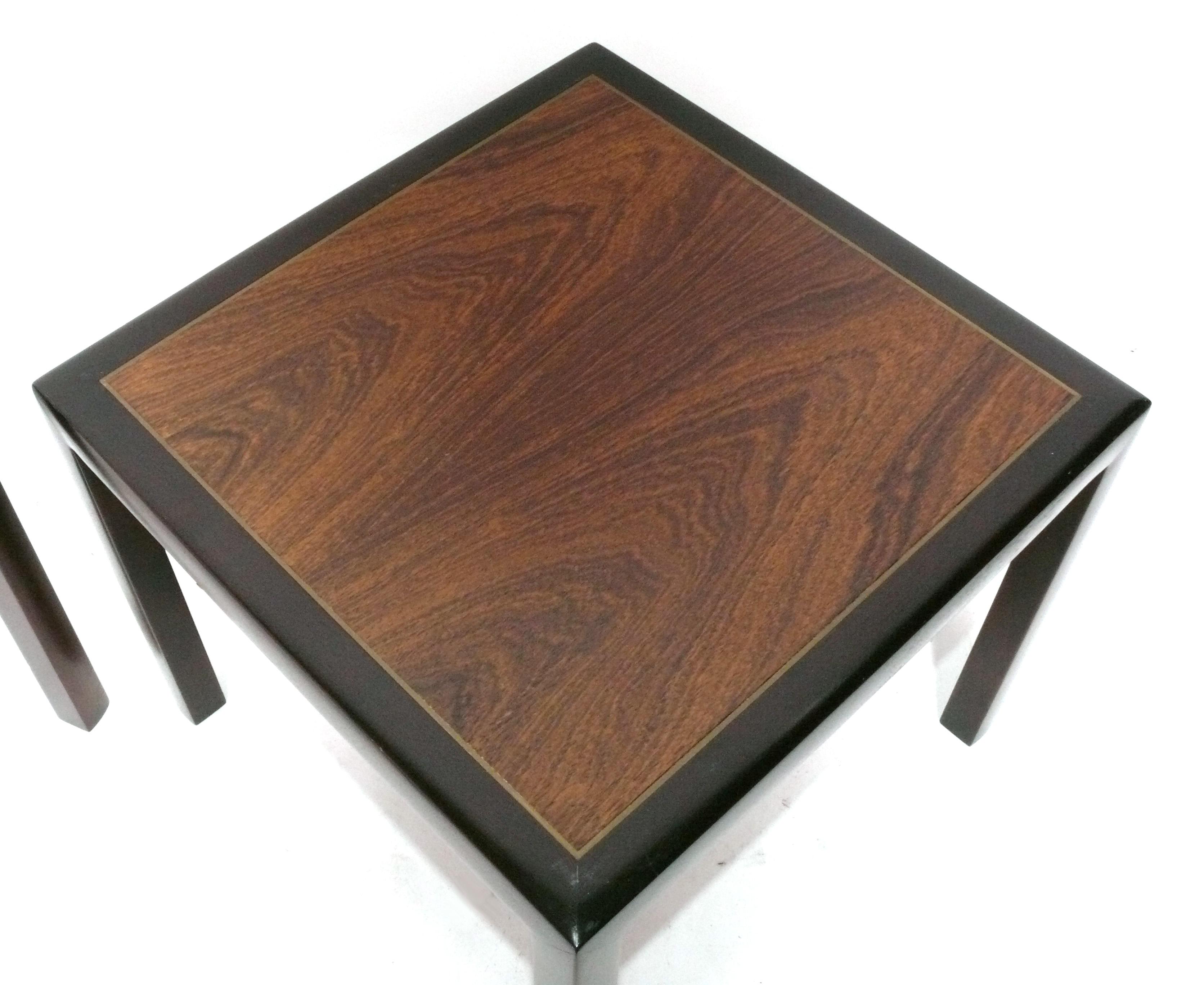 Dunbar Stil Palisander und Mahagoni End Tables oder Nachttische (amerikanisch) im Angebot