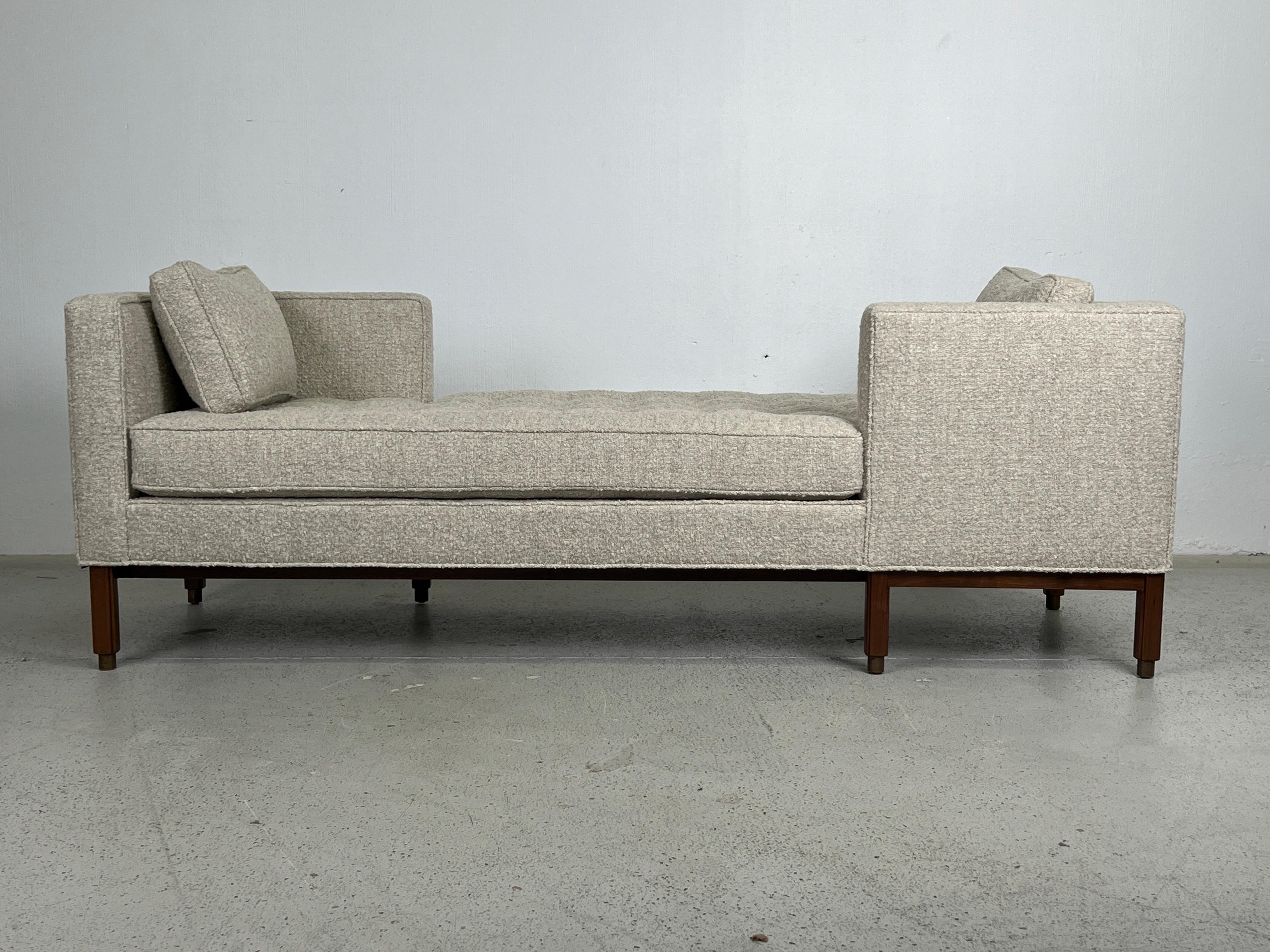 Dunbar Tete-a-Tete Sofa by Edward Wormley for Dunbar In Good Condition For Sale In Dallas, TX
