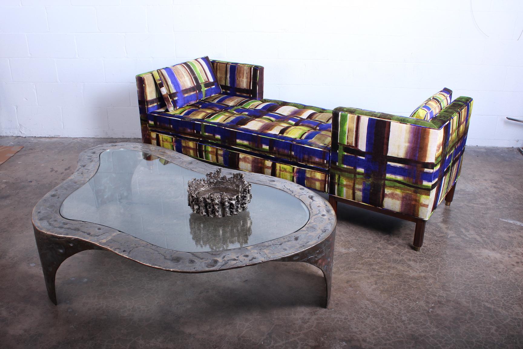 Dunbar Tete-a-Tete Sofa by Edward Wormley In Good Condition In Dallas, TX