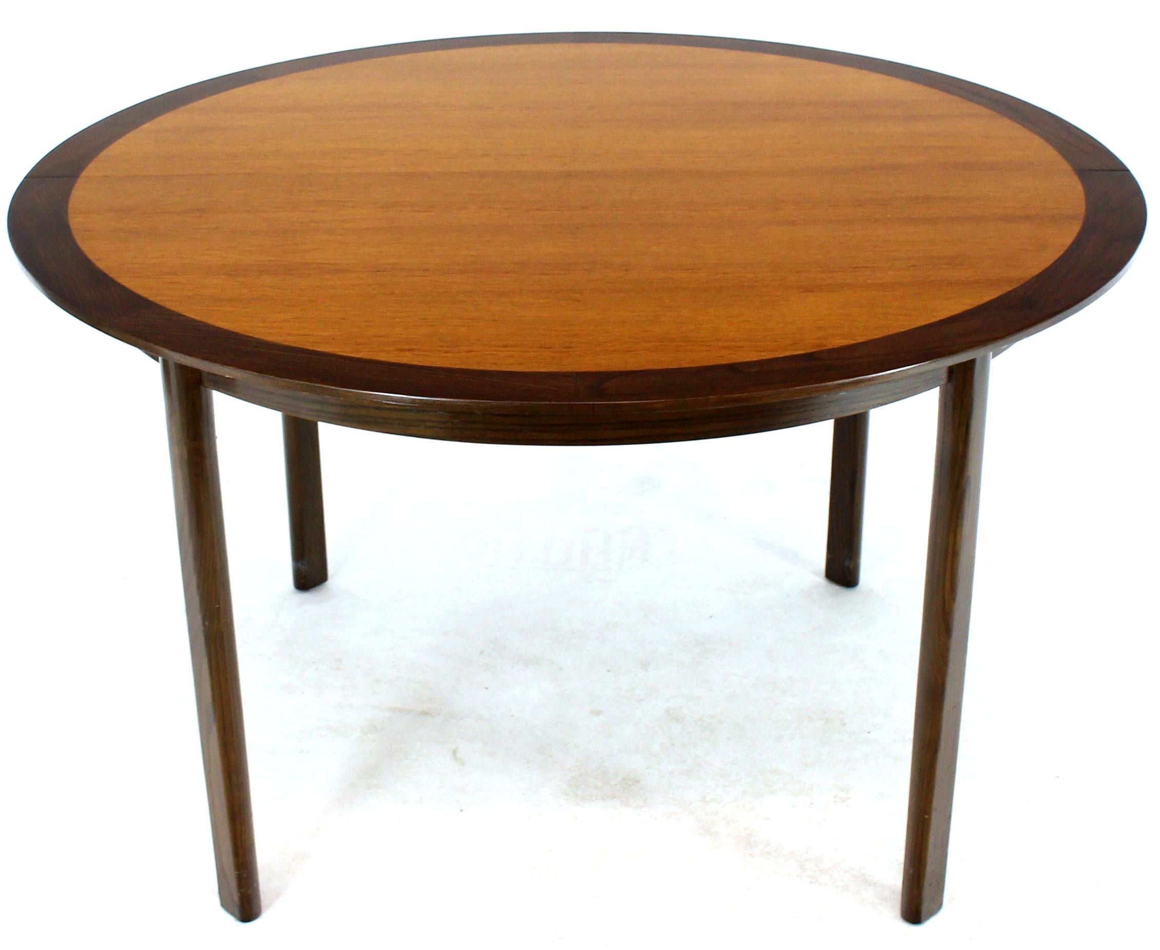 Dunbar Two-Tone Light & Dark Walnut Dining Table with Two Leaves In Good Condition In Rockaway, NJ