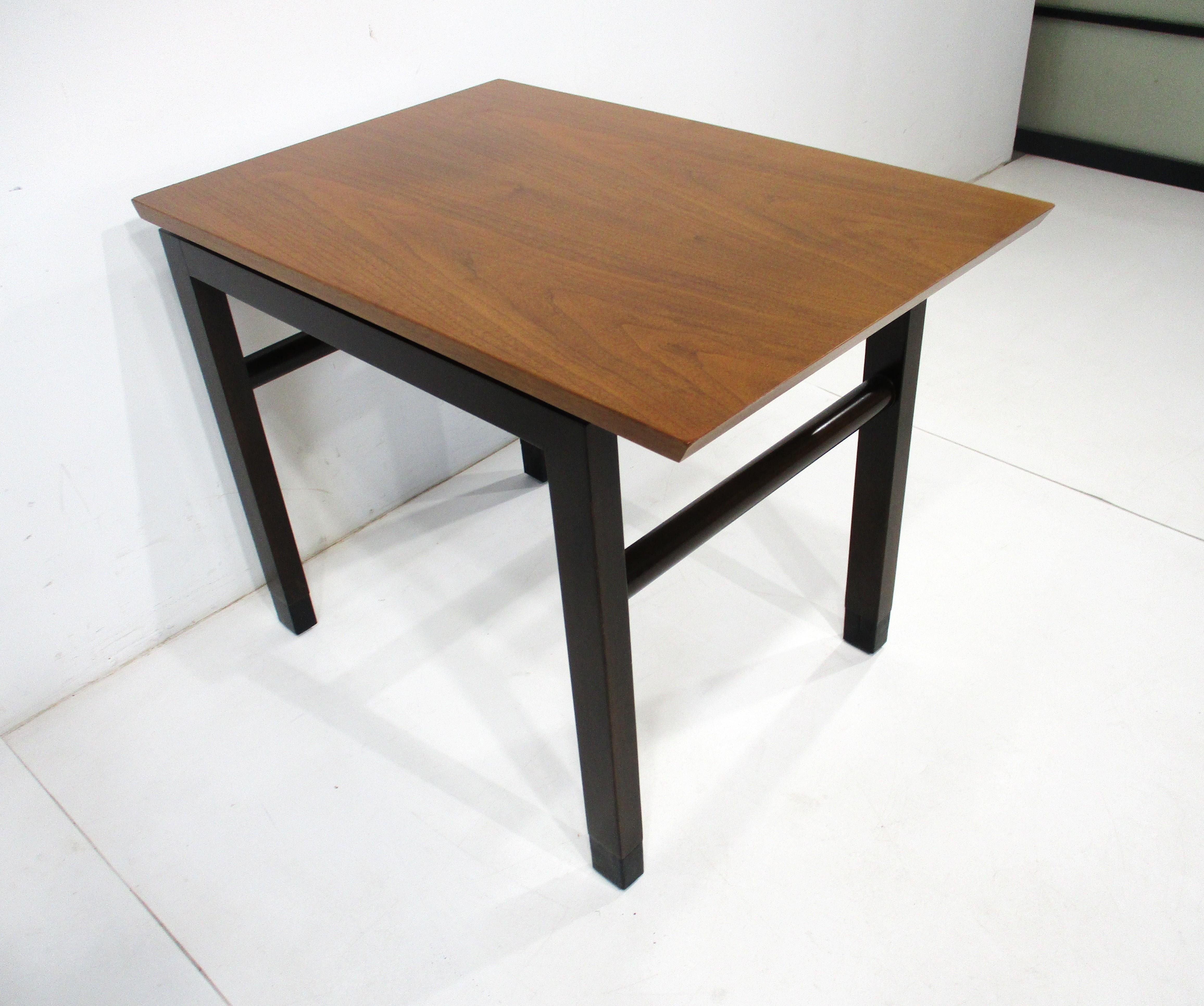 Dunbar Walnut Cantilever Topped End Table by Edward Wormley In Good Condition For Sale In Cincinnati, OH