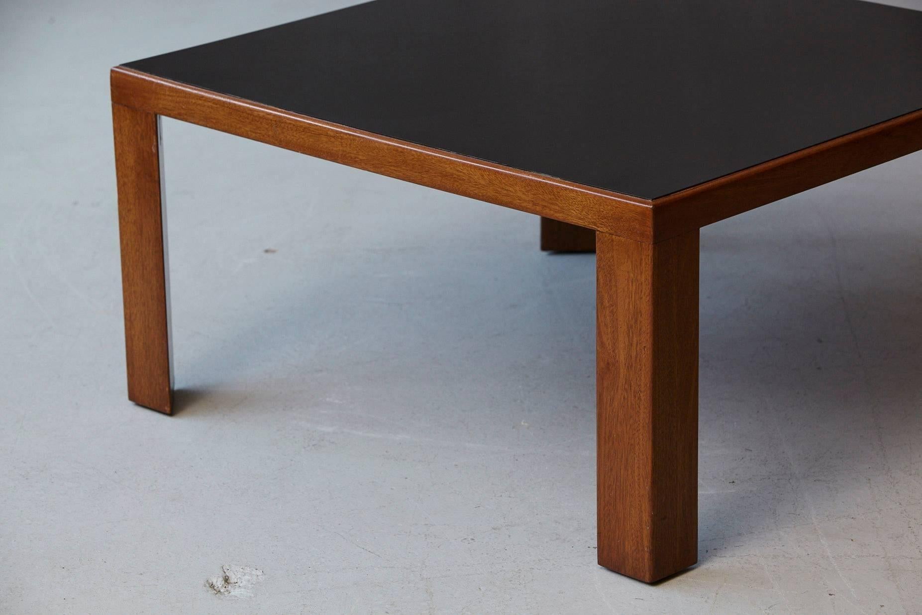 Dunbar Walnut Coffee or End Table Model # 3374 by Edward Wormley In Good Condition For Sale In Aramits, Nouvelle-Aquitaine