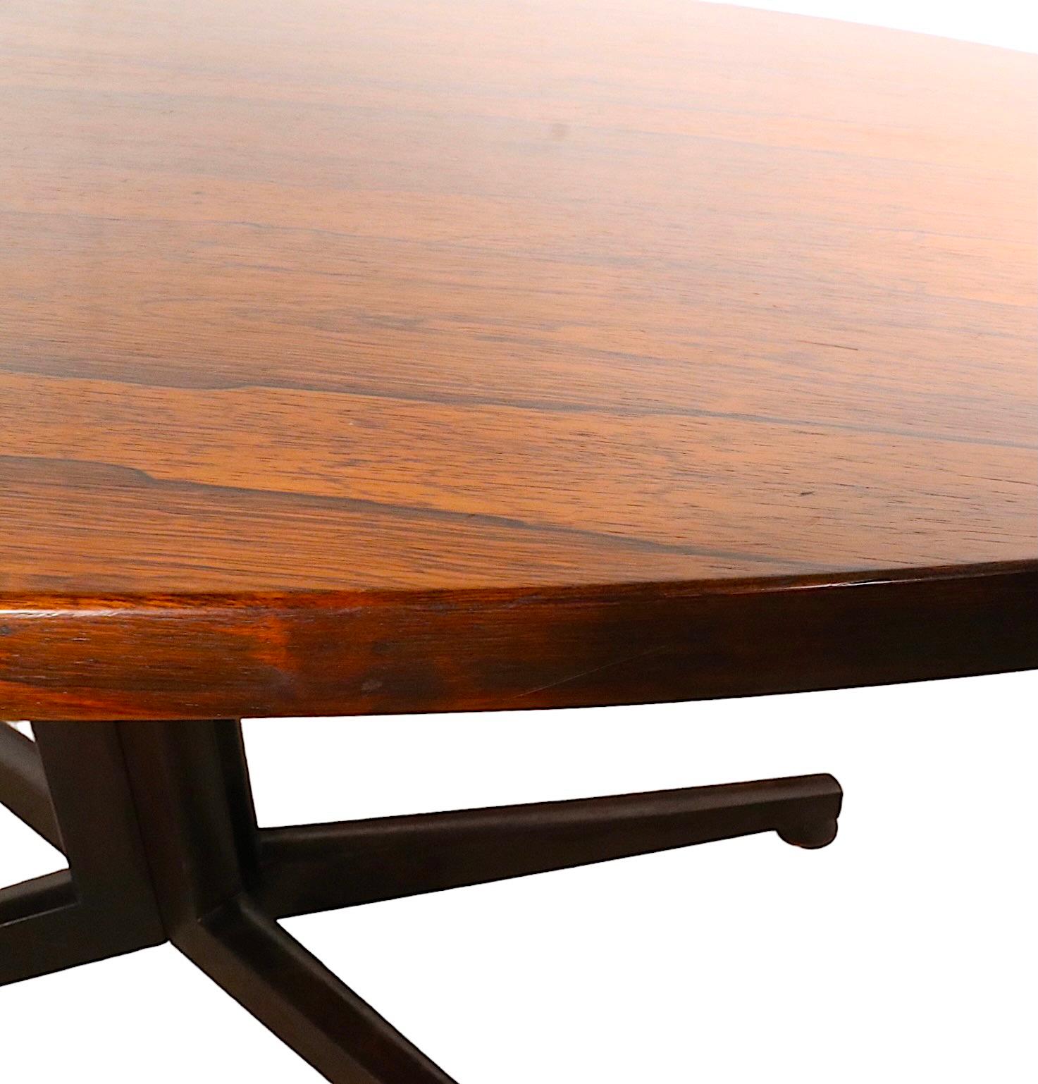 Dunbar Wormley Dining Table in Rosewood Model 936 C 1950/1960's For Sale 5