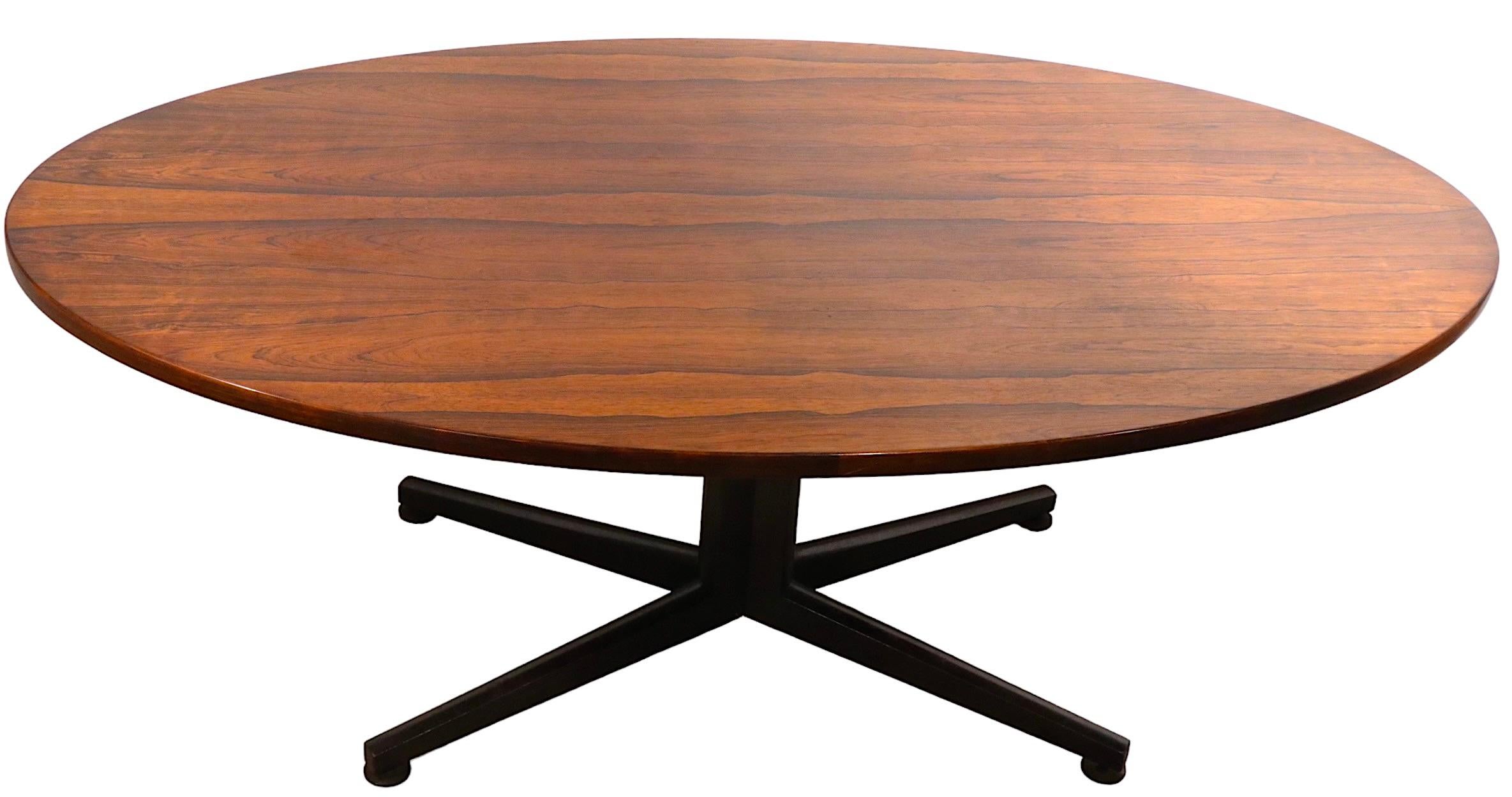 Dunbar Wormley Dining Table in Rosewood Model 936 C 1950/1960's In Good Condition For Sale In New York, NY