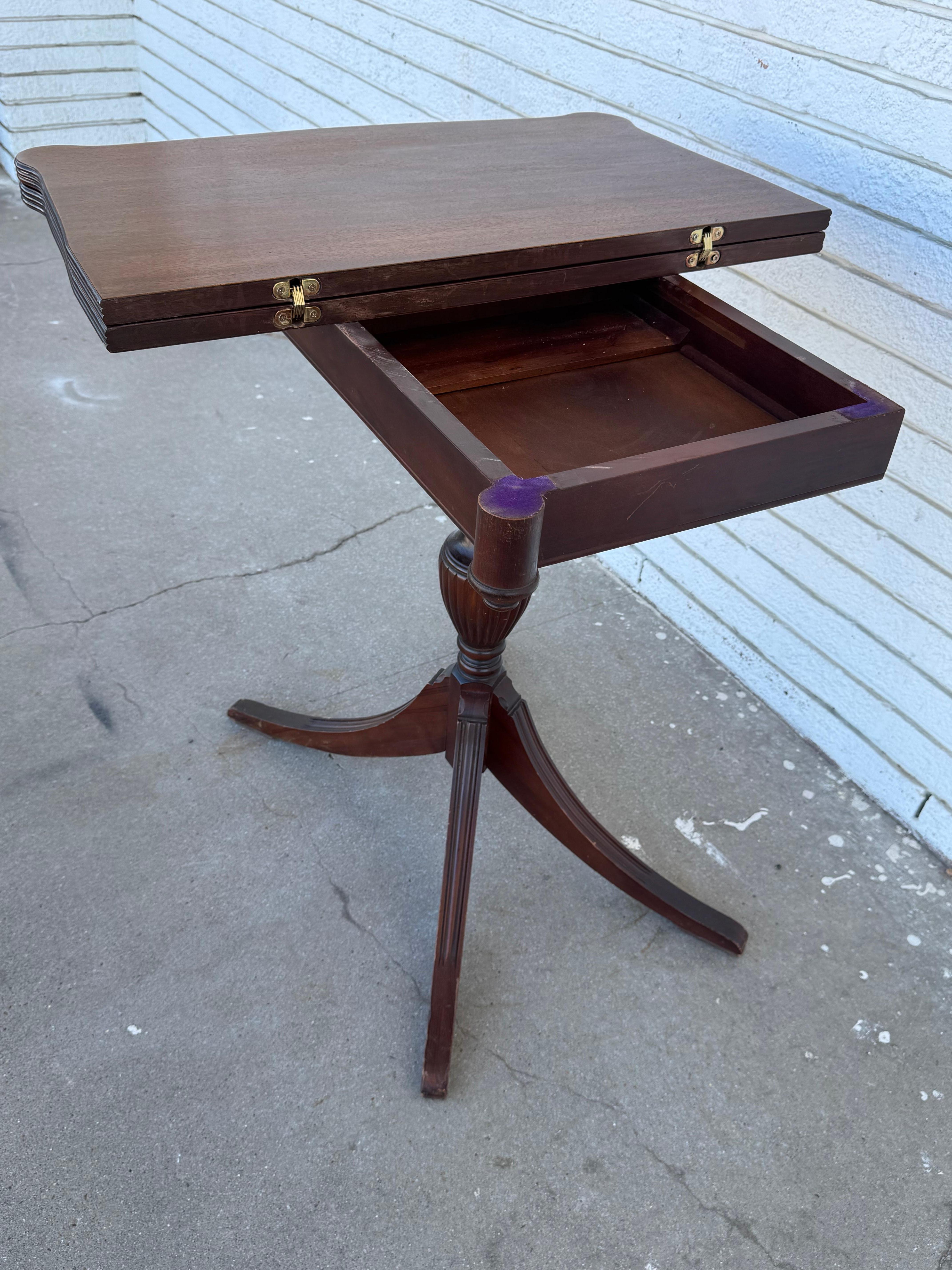 Mesa de juego con pedestal de caoba Duncan Phyfe en Bueno estado para la venta en Pasadena, TX