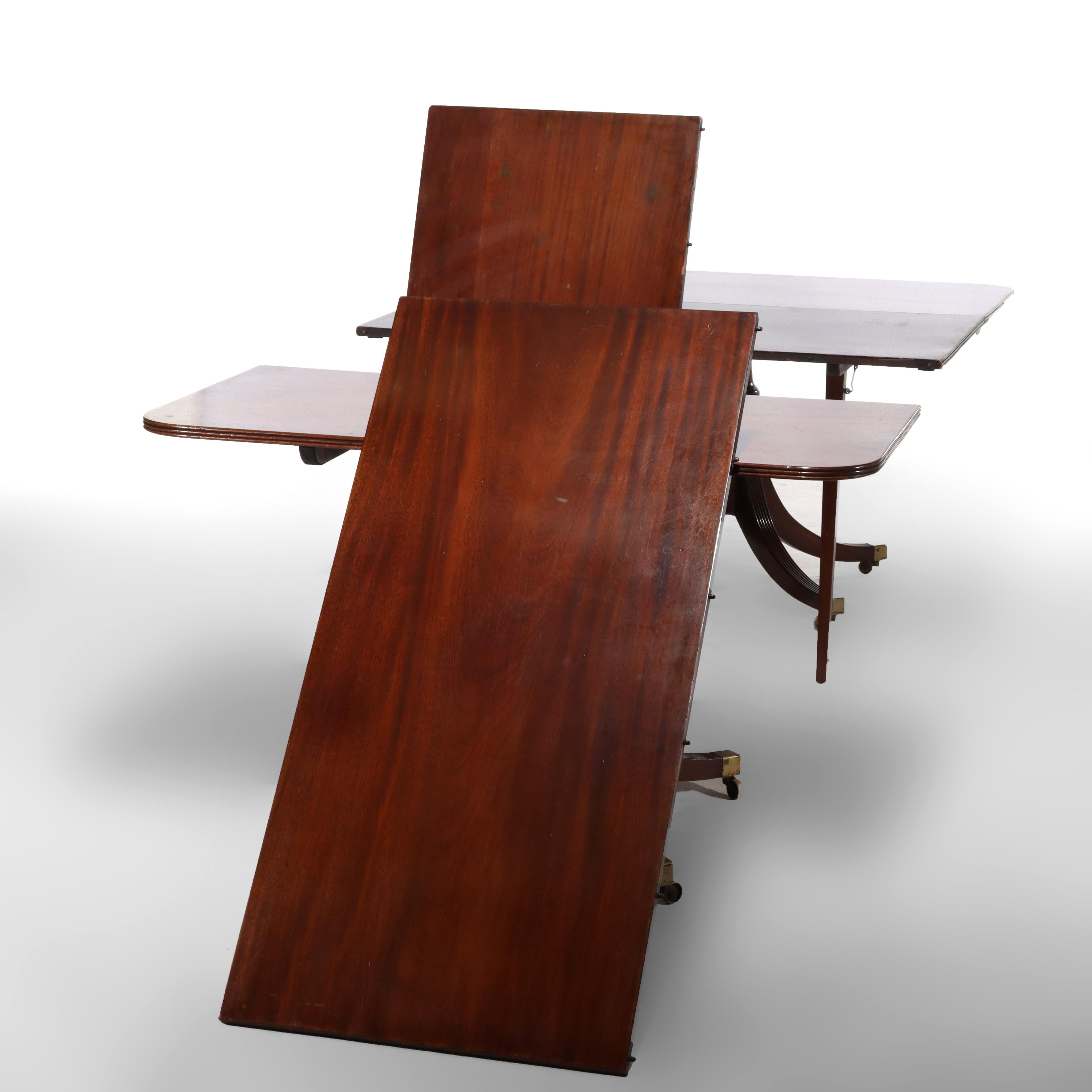 Table de banquet en acajou de style George III de Duncan & Phyfe avec trois abattants c1820 en vente 10