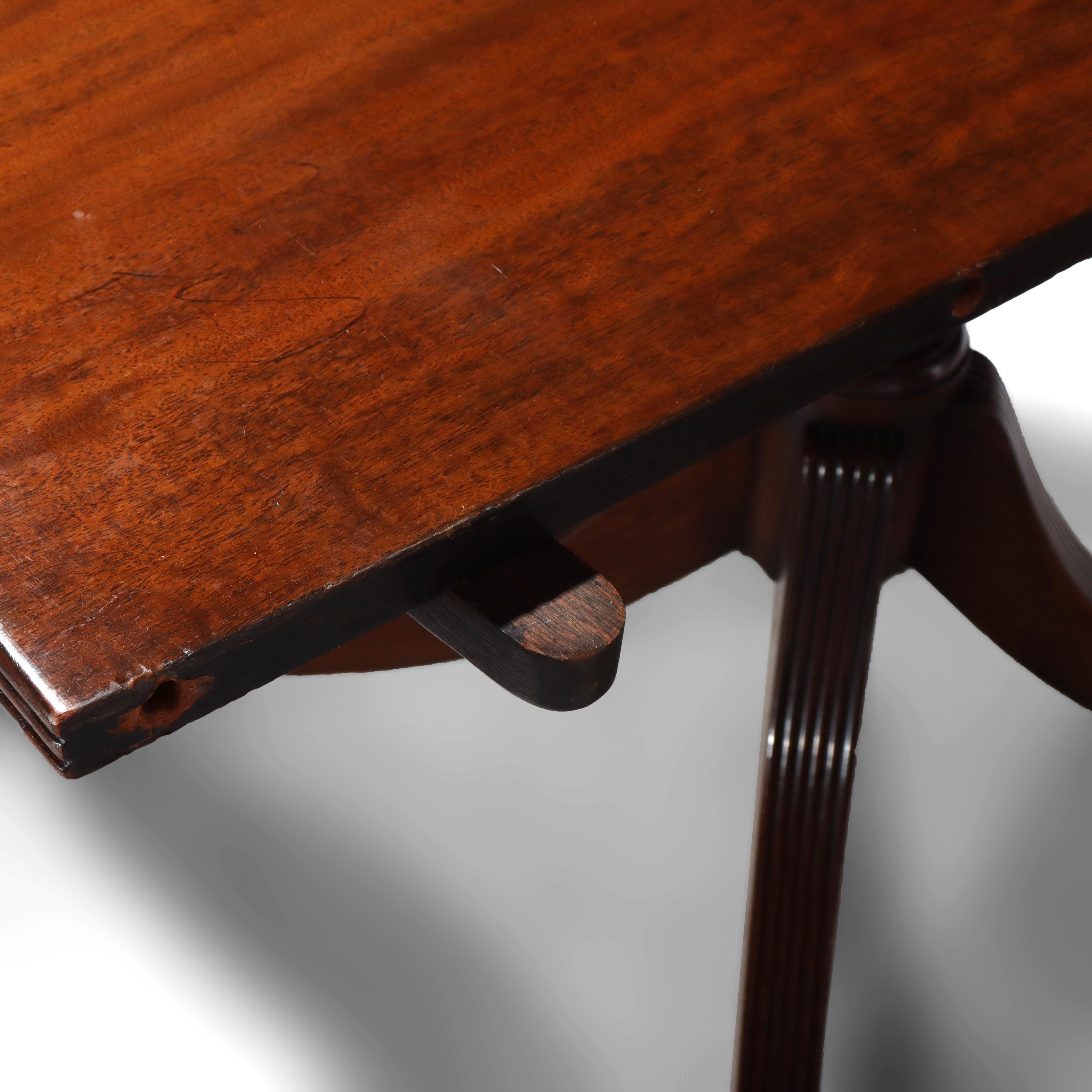 Table de banquet en acajou de style George III de Duncan & Phyfe avec trois abattants c1820 en vente 12
