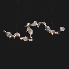 Lampadario a 12 curve Dune in alluminio con finitura anodizzata argento by MOSS Objects