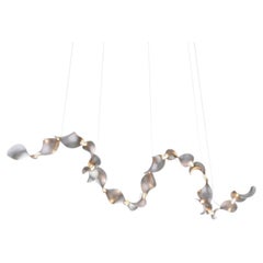 Lampadario a 16 curve Dune in alluminio con finitura anodizzata argento by MOSS Objects