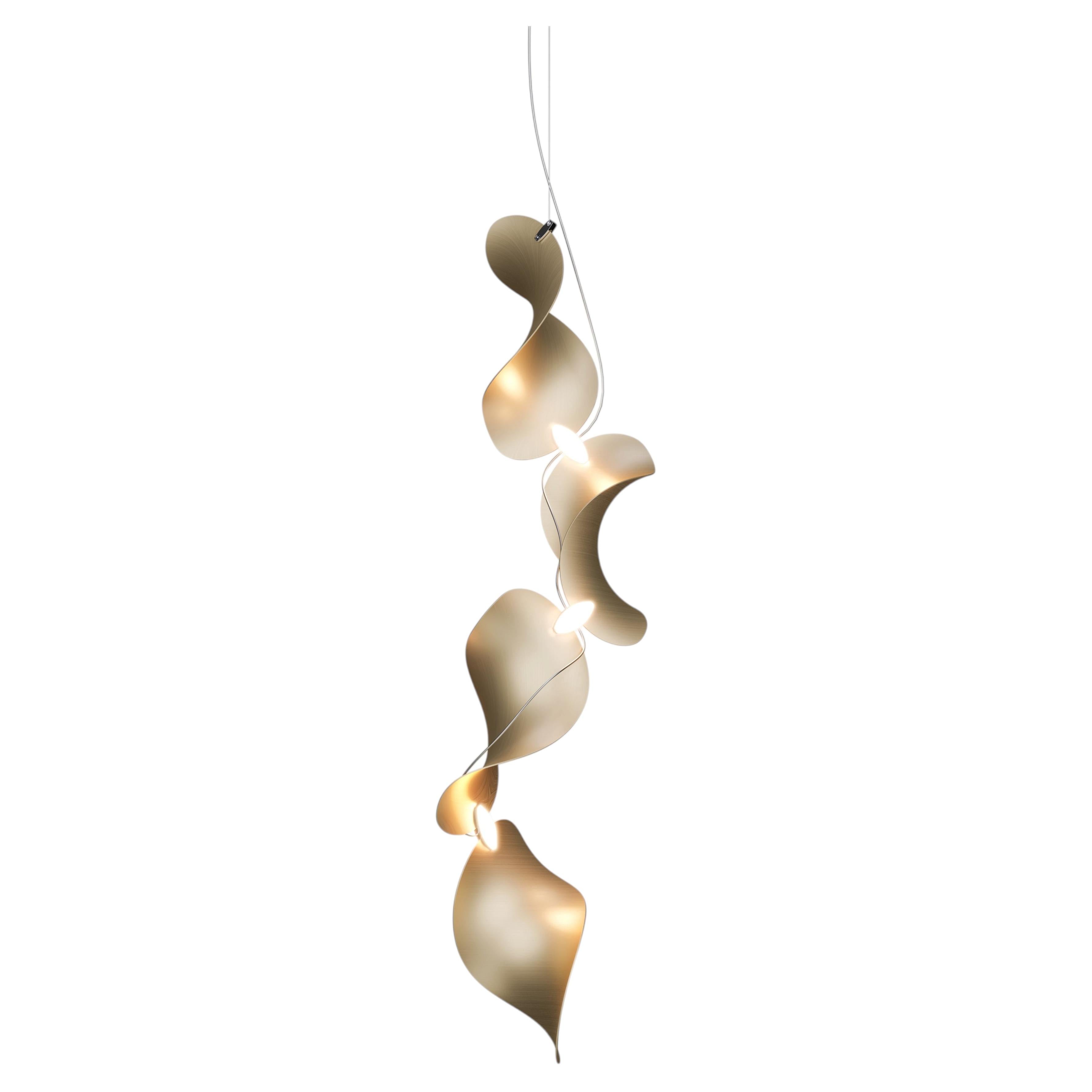 Lampada a sospensione 'Dune 4 Vertical Line' in alluminio dorato per Moss Objects