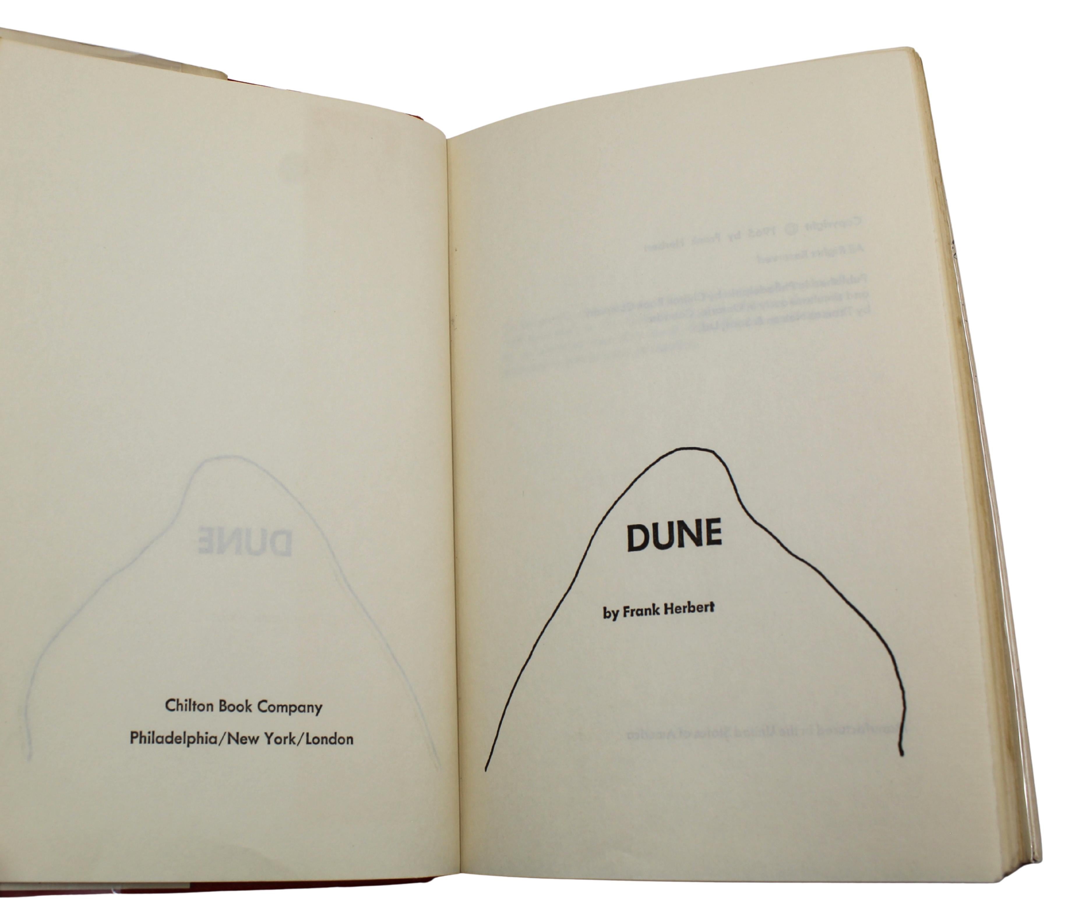Embossé Dune par Frank Herbert, édition du club de lecture, sous jaquette originale, 1965 en vente