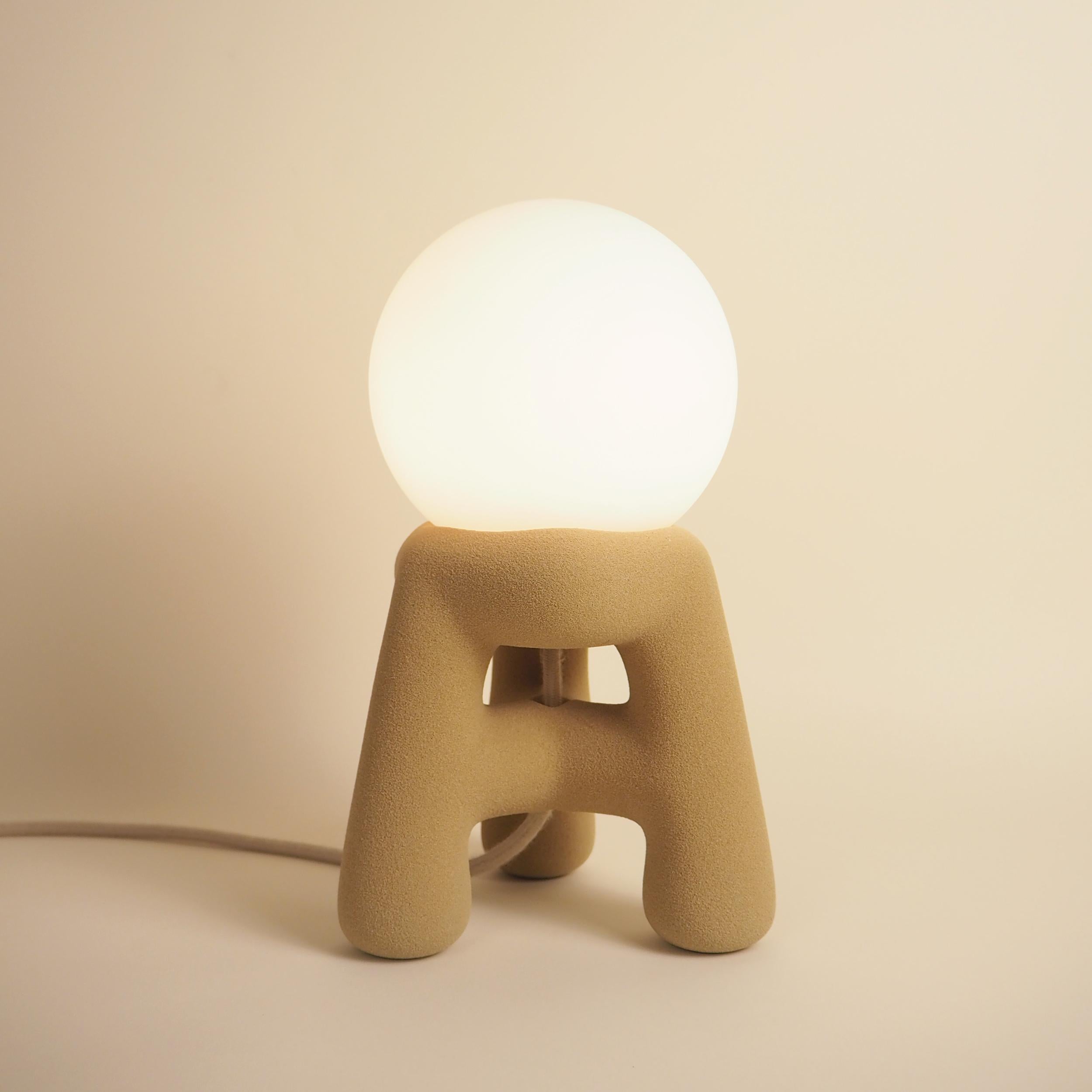 Post-Modern Spherical Top, Organic Three-Legged Base Quartz Sand Table Lamp by Luis Gimeno For Sale