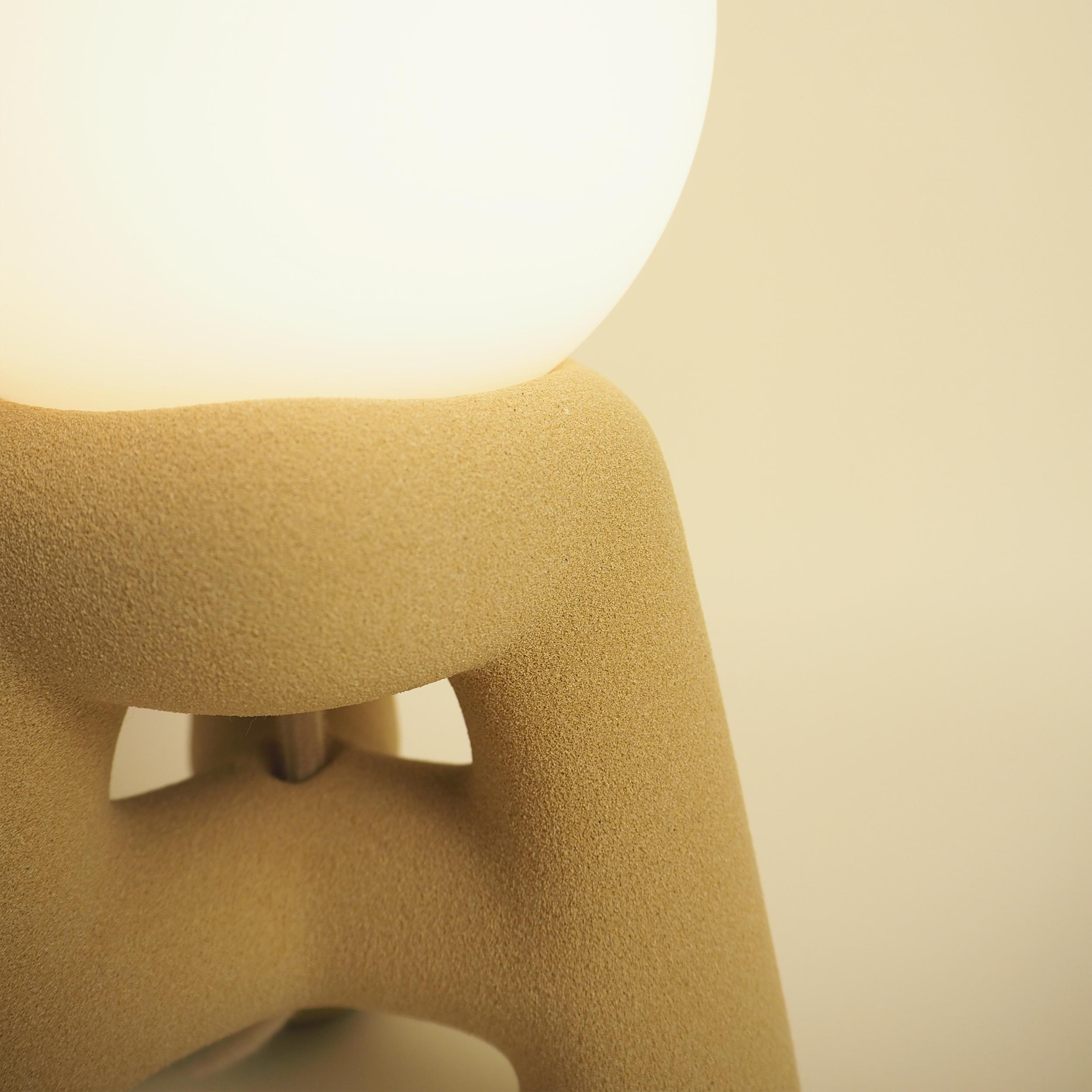 Spherical Top, Organic Three-Legged Base Quartz Sand Table Lamp by Luis Gimeno In New Condition For Sale In Geneve, CH