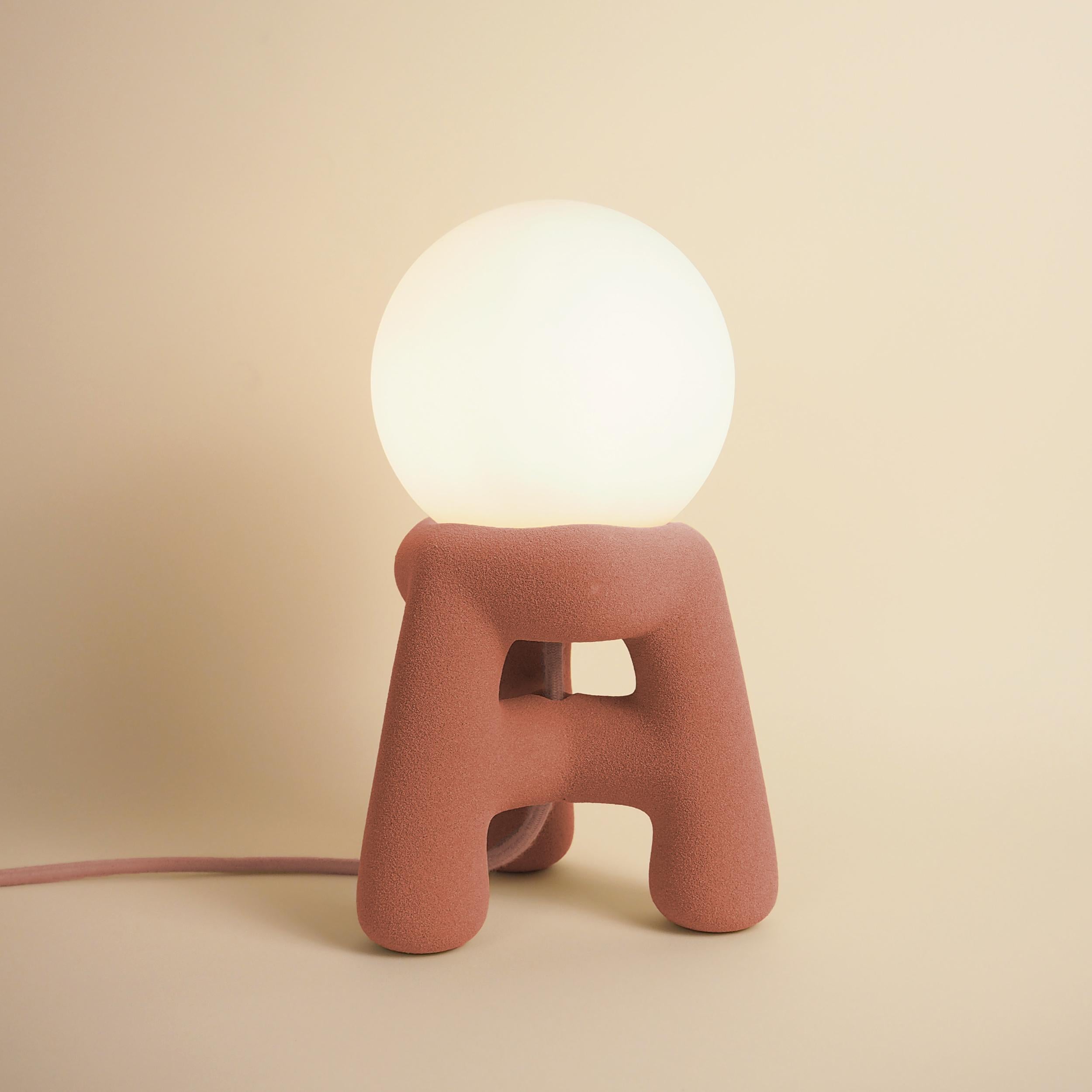 Contemporary Spherical Top, Organic Three-Legged Base Quartz Sand Table Lamp by Luis Gimeno For Sale