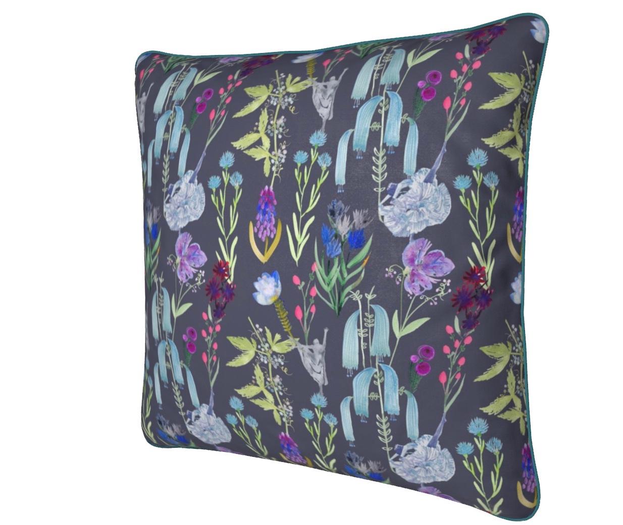 La maison, c'est le confort, un lieu de paix pour le corps et l'esprit. Faites-leur plaisir à tous les deux en rentrant à la maison avec le coussin en velours aquarelle Dunham. Fabriqué de manière durable en velours chaud et doux, avec un insert en