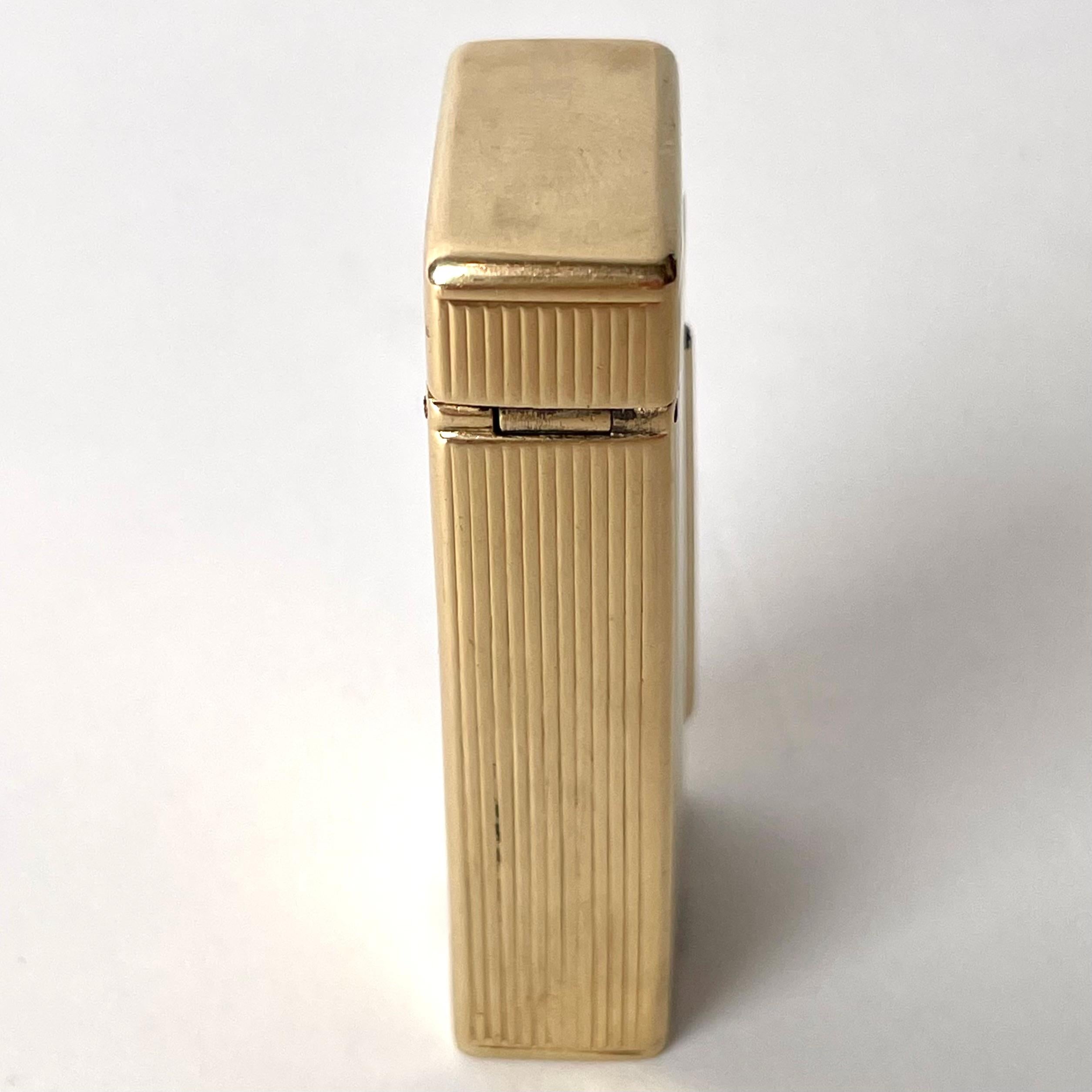 English Dunhill 14 Carat Gold Cigarette Gasoline Lighter from 1940s-1950s