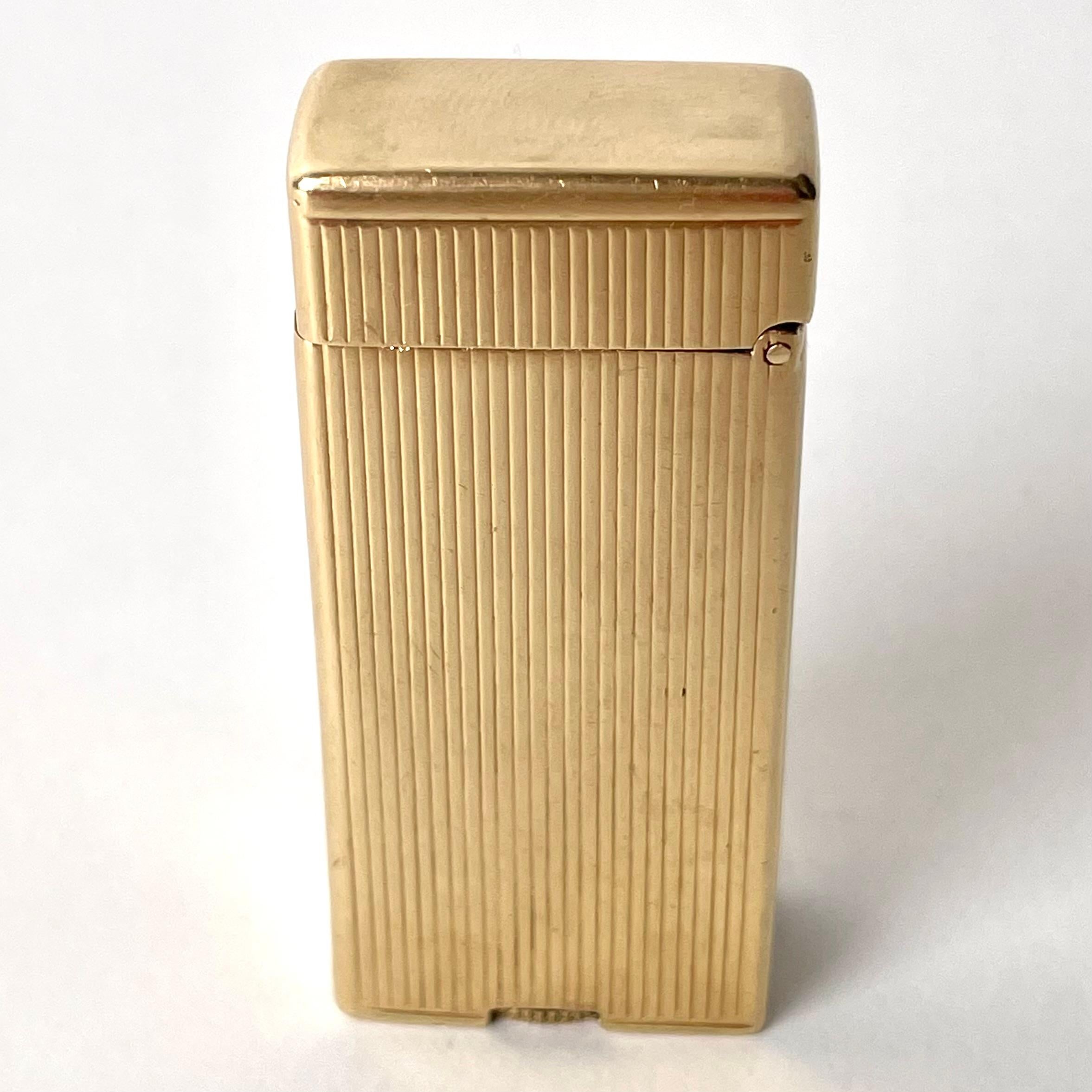 Dunhill 14 Carat Gold Cigarette Gasoline Lighter from 1940s-1950s In Good Condition In Knivsta, SE