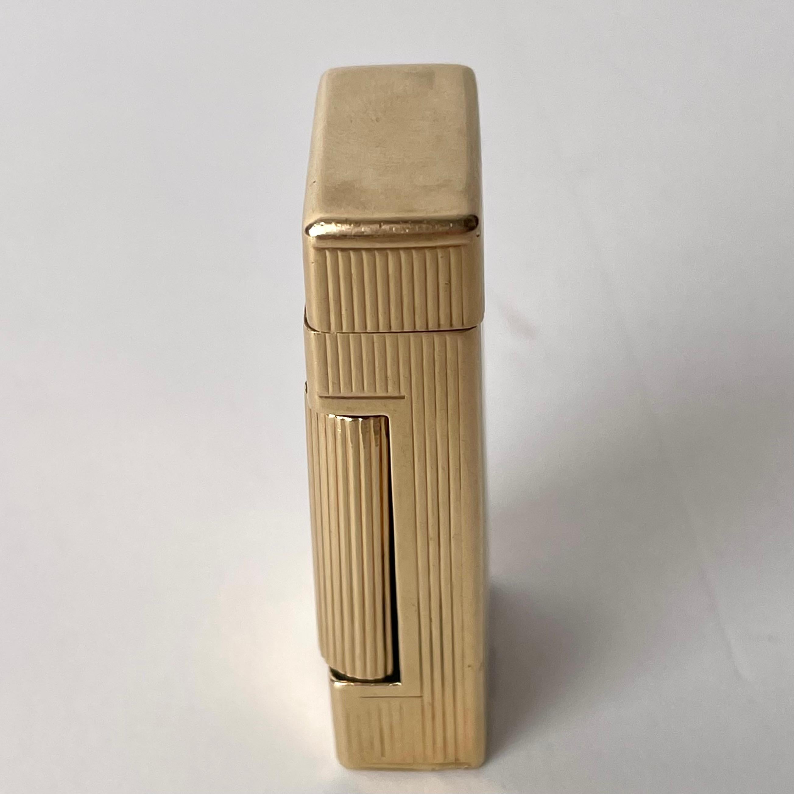 Mid-20th Century Dunhill 14 Carat Gold Cigarette Gasoline Lighter from 1940s-1950s