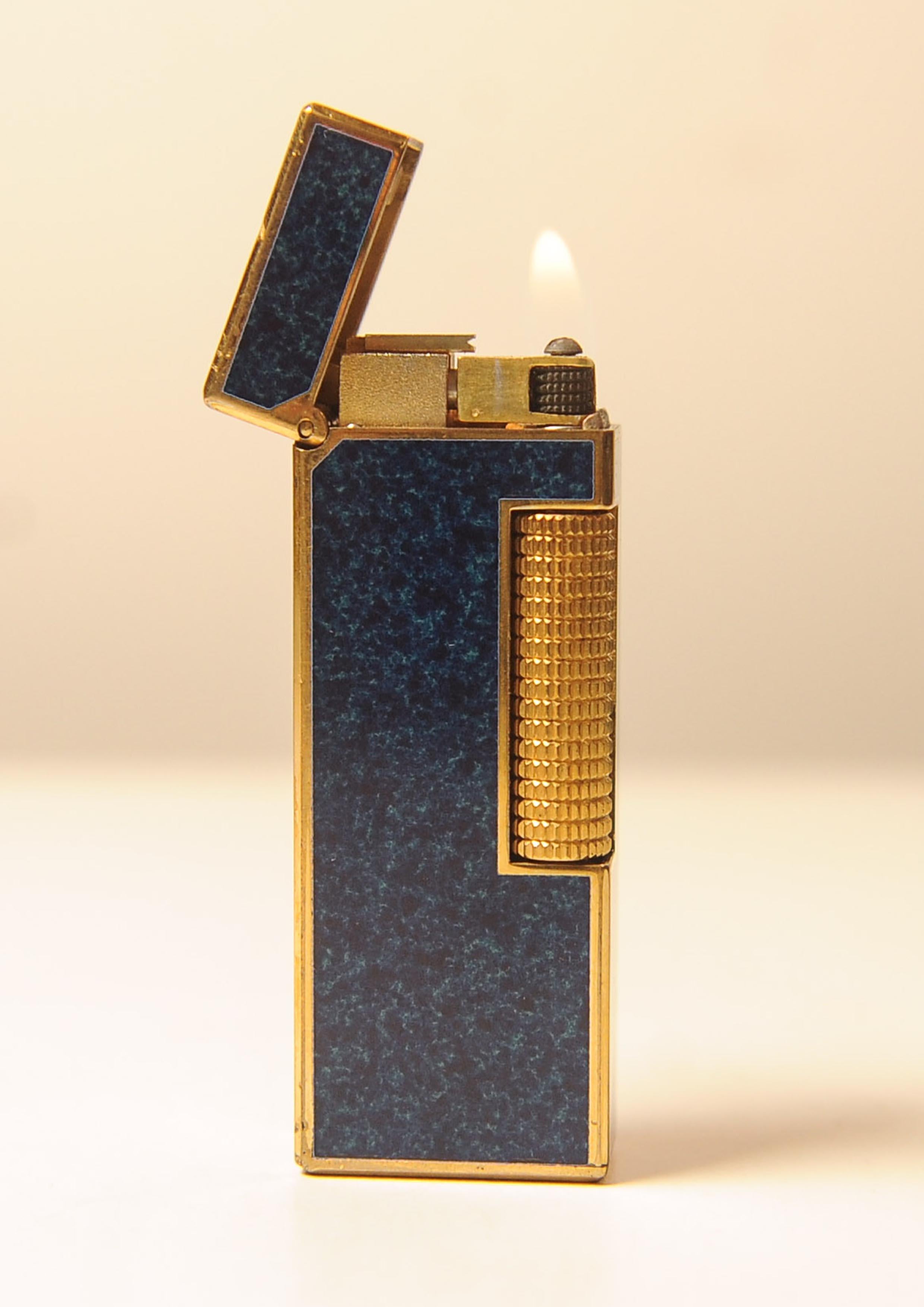 Dunhill Mechero Rollagas Lacado en Mármol Azul Chapado en Oro de 18 ct En Caja y Con Mantenimiento en venta 4