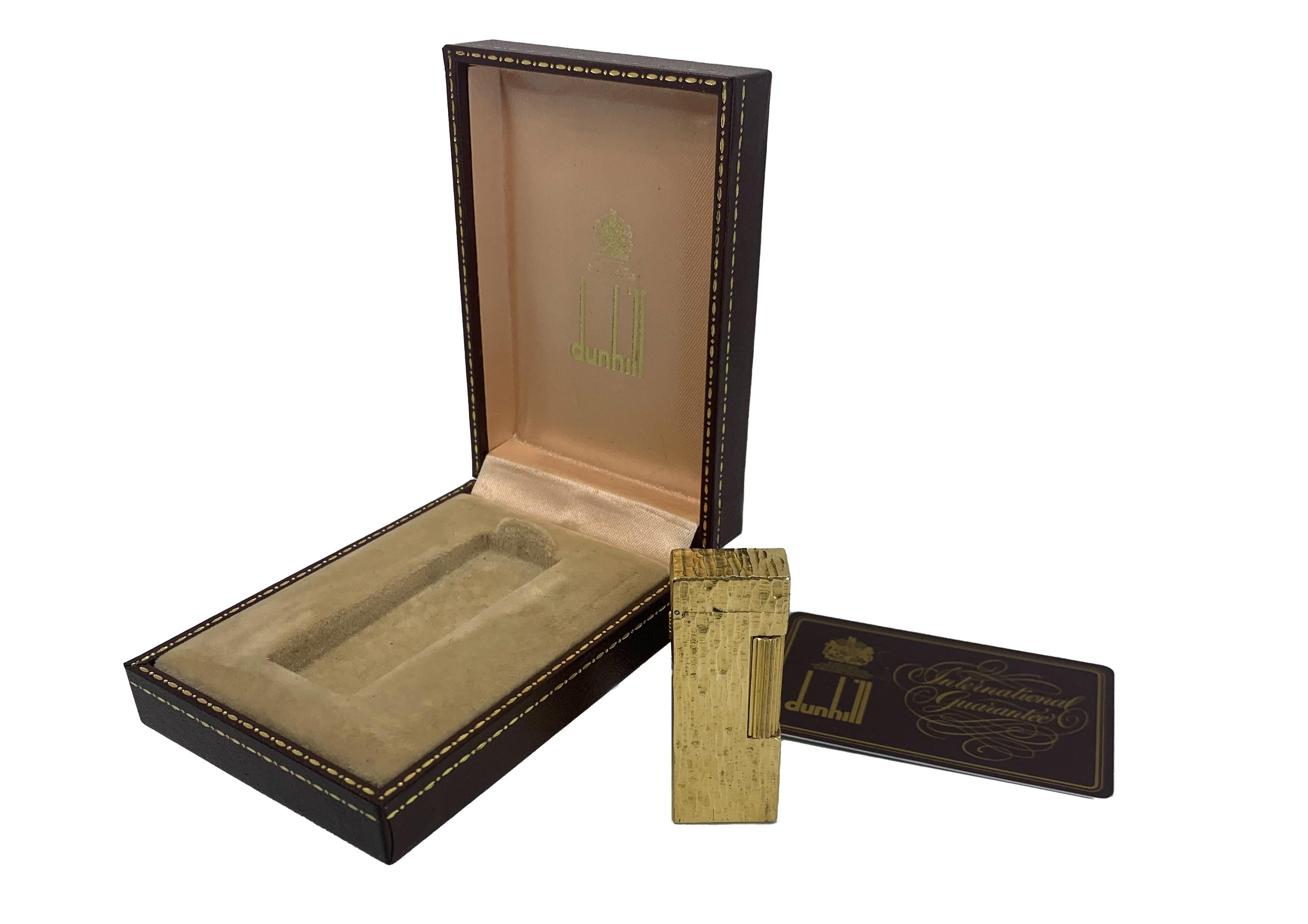 Dunhill Encendedor De Bolsillo Y Caja De Rollagas Efecto Corteza Chapado En Oro 18ct en venta 3