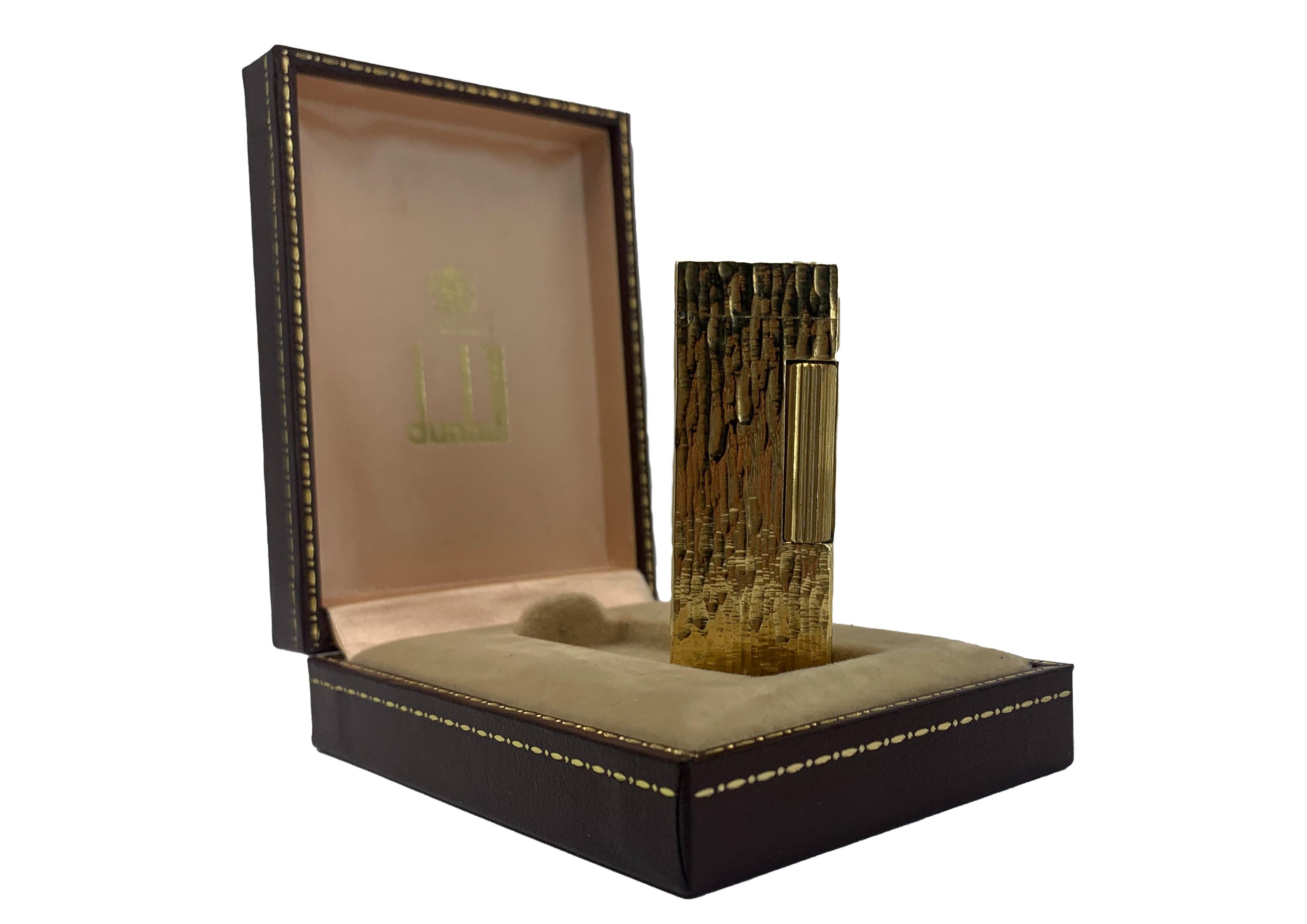 Dunhill Encendedor De Bolsillo Y Caja De Rollagas Efecto Corteza Chapado En Oro 18ct en venta 4