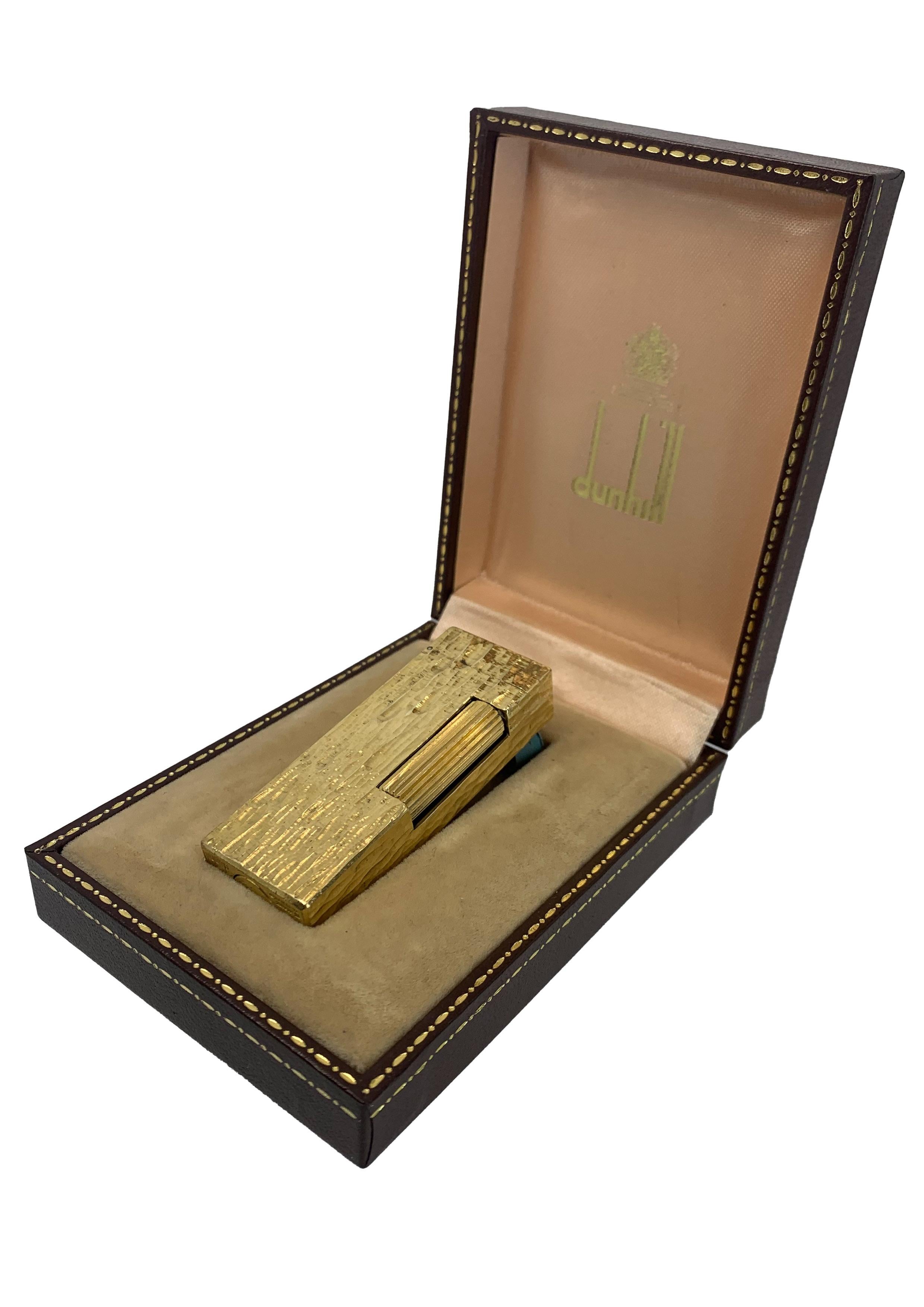 Dunhill Encendedor De Bolsillo Y Caja De Rollagas Efecto Corteza Chapado En Oro 18ct en venta 6