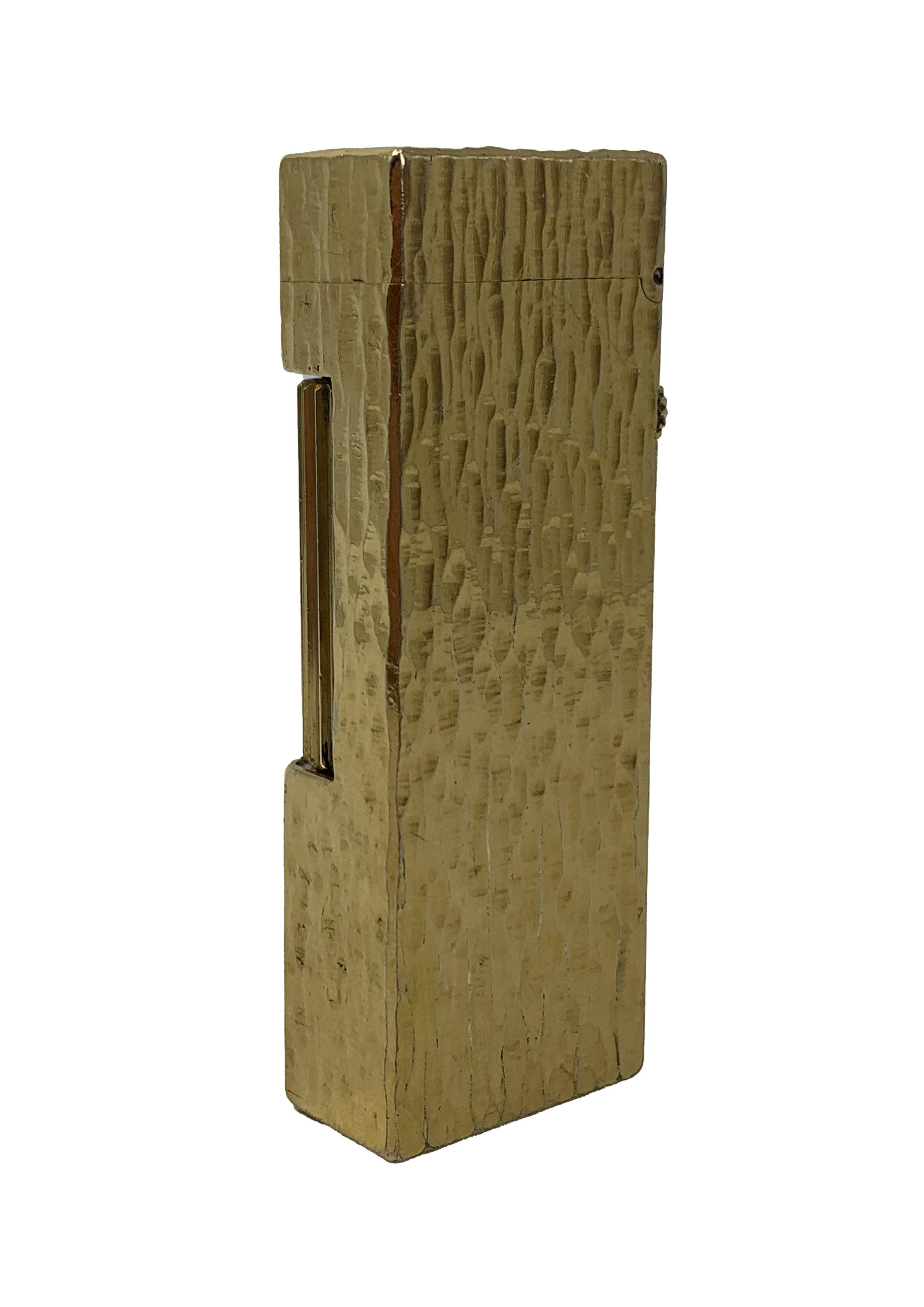 Dunhill Encendedor De Bolsillo Y Caja De Rollagas Efecto Corteza Chapado En Oro 18ct en venta 11