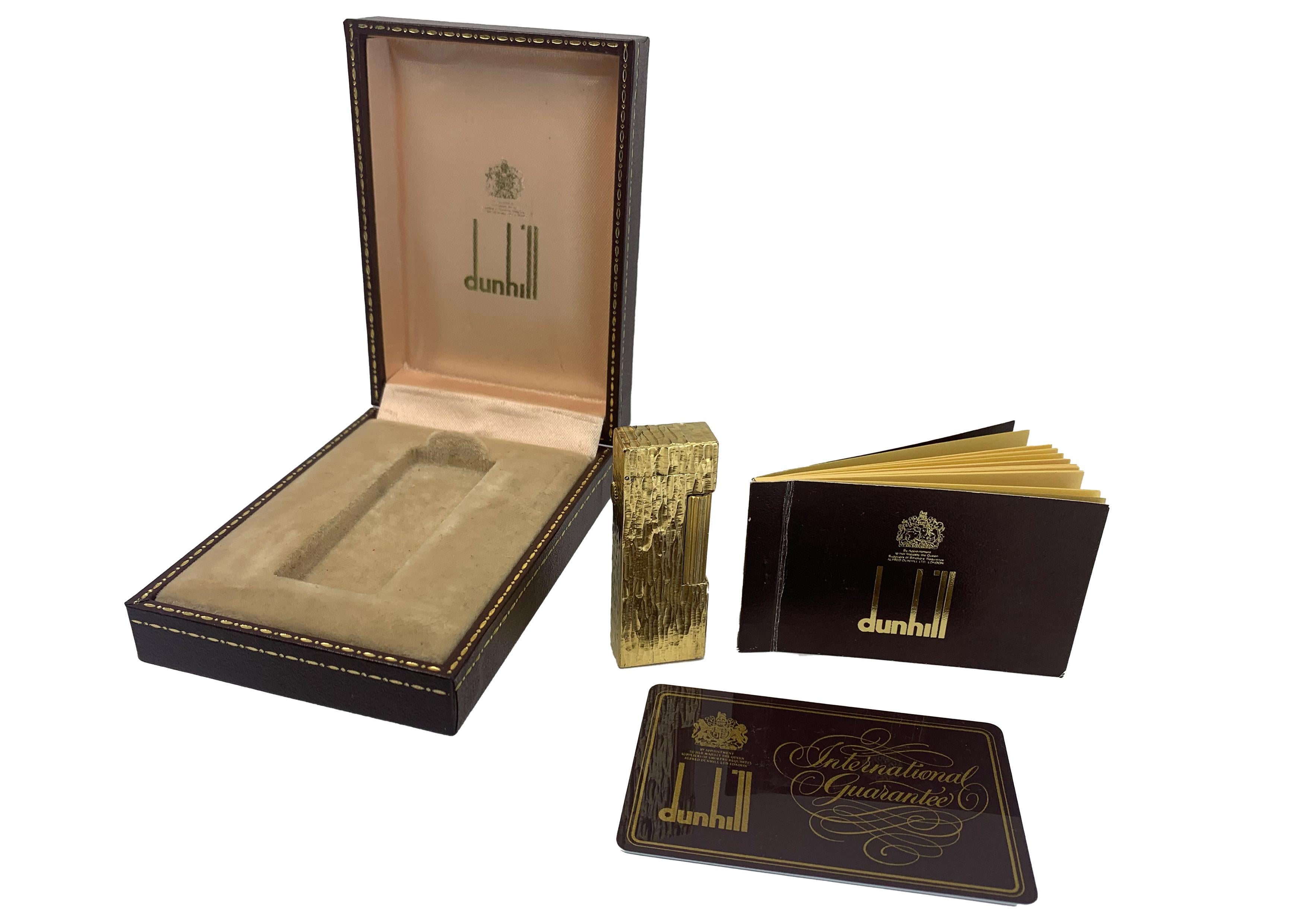 Dunhill Encendedor De Bolsillo Y Caja De Rollagas Efecto Corteza Chapado En Oro 18ct Art Decó en venta