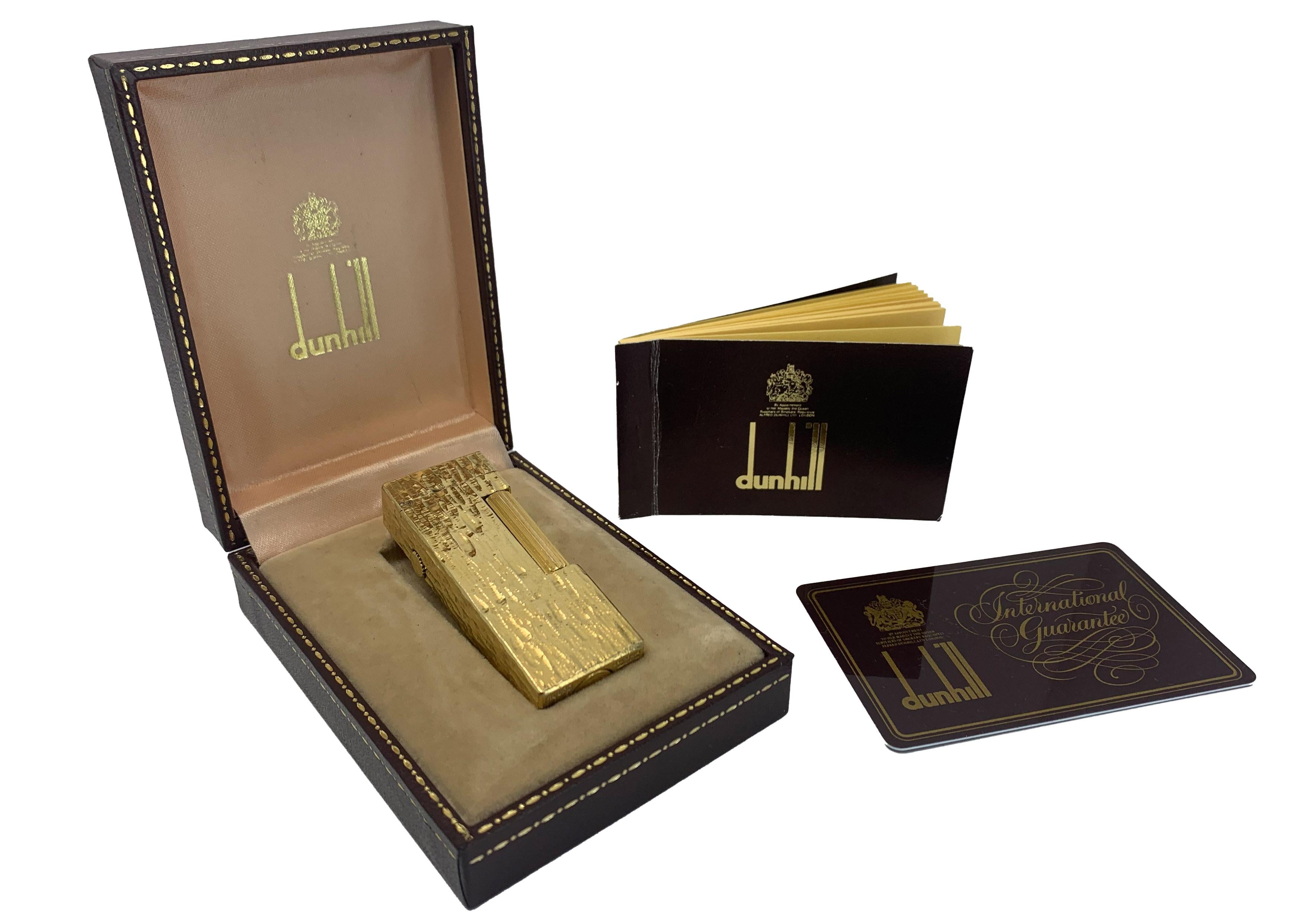 Dunhill Encendedor De Bolsillo Y Caja De Rollagas Efecto Corteza Chapado En Oro 18ct Metal en venta