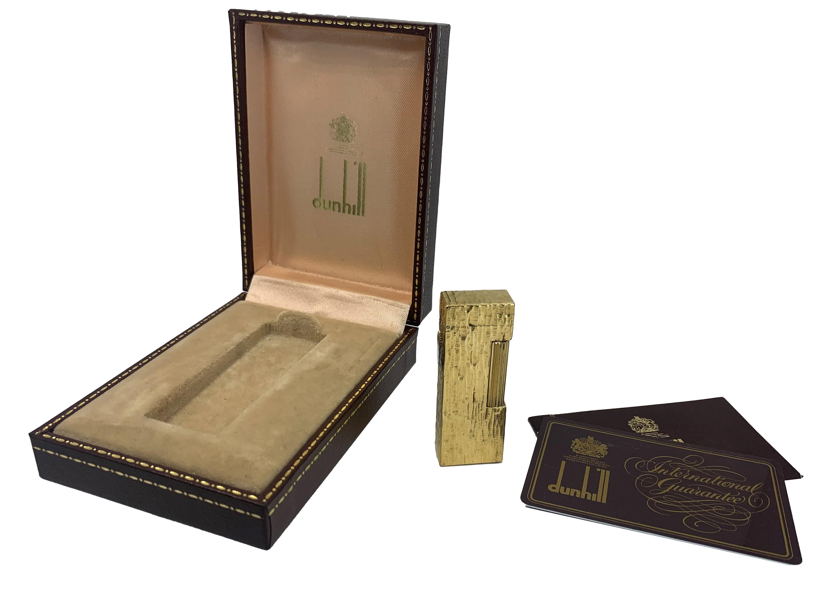 Dunhill Encendedor De Bolsillo Y Caja De Rollagas Efecto Corteza Chapado En Oro 18ct en venta 1