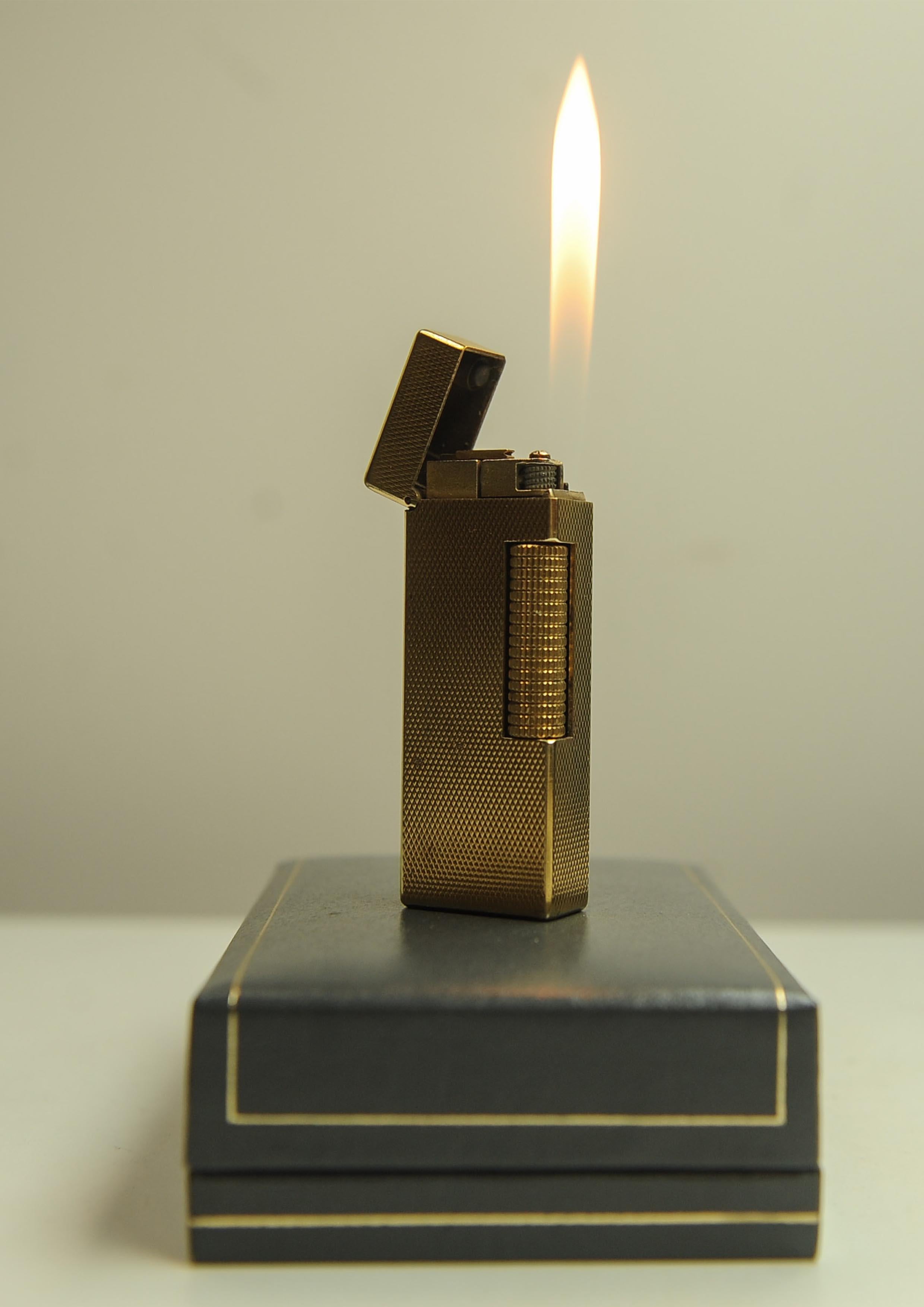 Dunhill 18ct Gold Plated Rollagas Cigarette Lighter With Box & Papers Serviced en vente 1