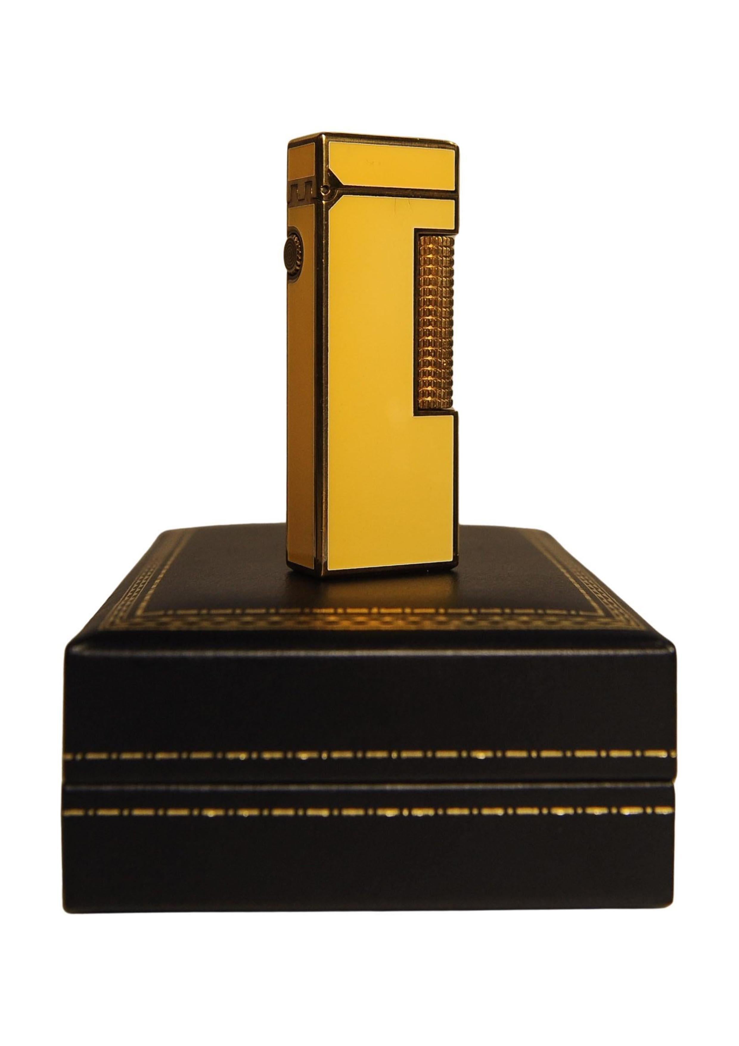 Suisse Dunhill 18ct Gold Plated Yellow Lacquered Rollagas Lighter Serviced Working en vente
