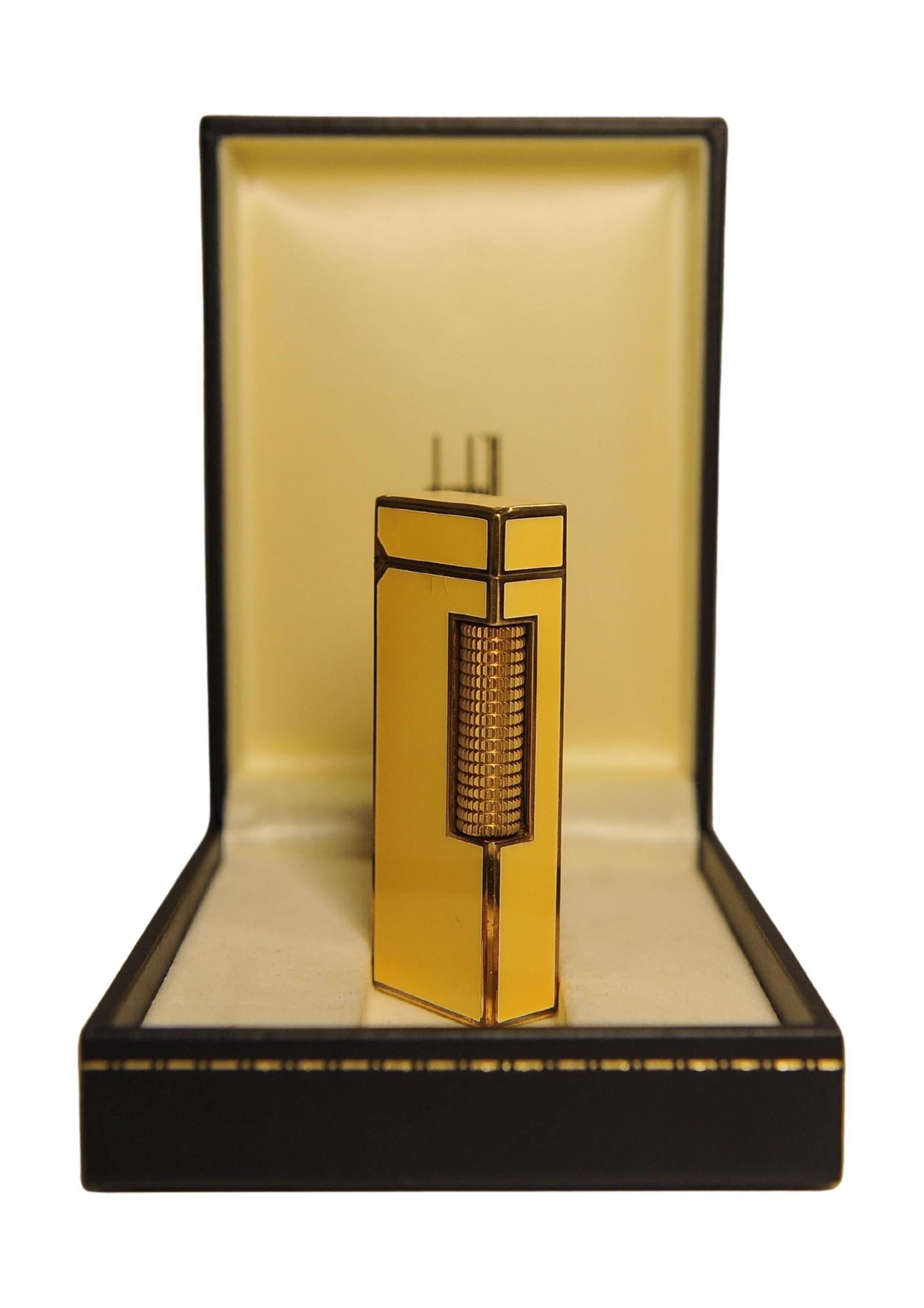 20ième siècle Dunhill 18ct Gold Plated Yellow Lacquered Rollagas Lighter Serviced Working en vente