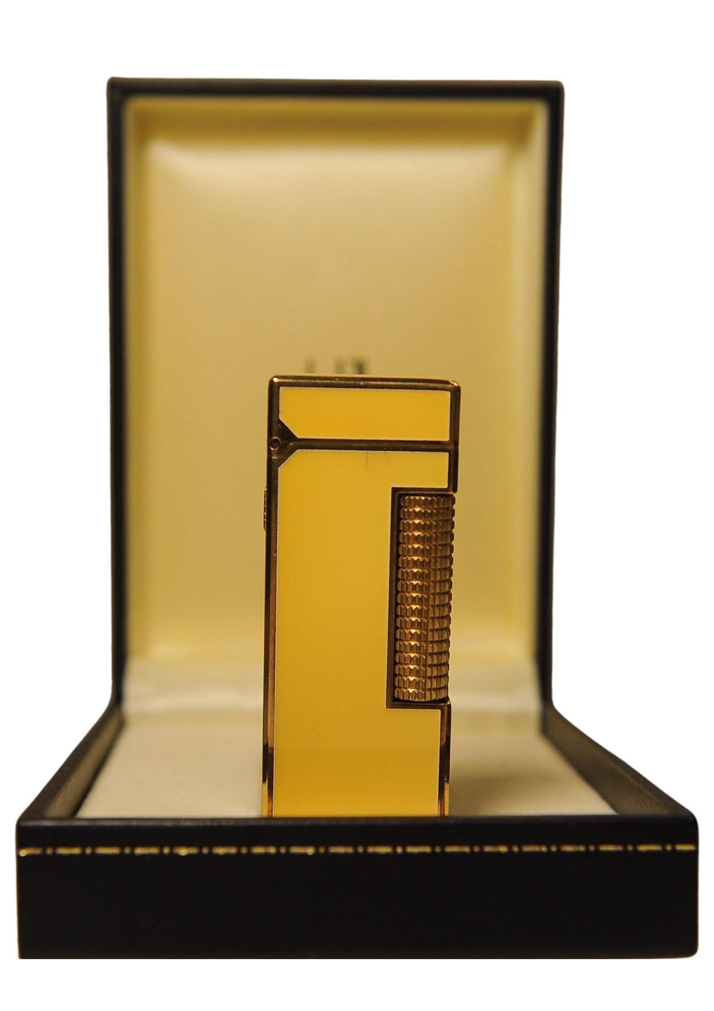 Plaqué or Dunhill 18ct Gold Plated Yellow Lacquered Rollagas Lighter Serviced Working en vente