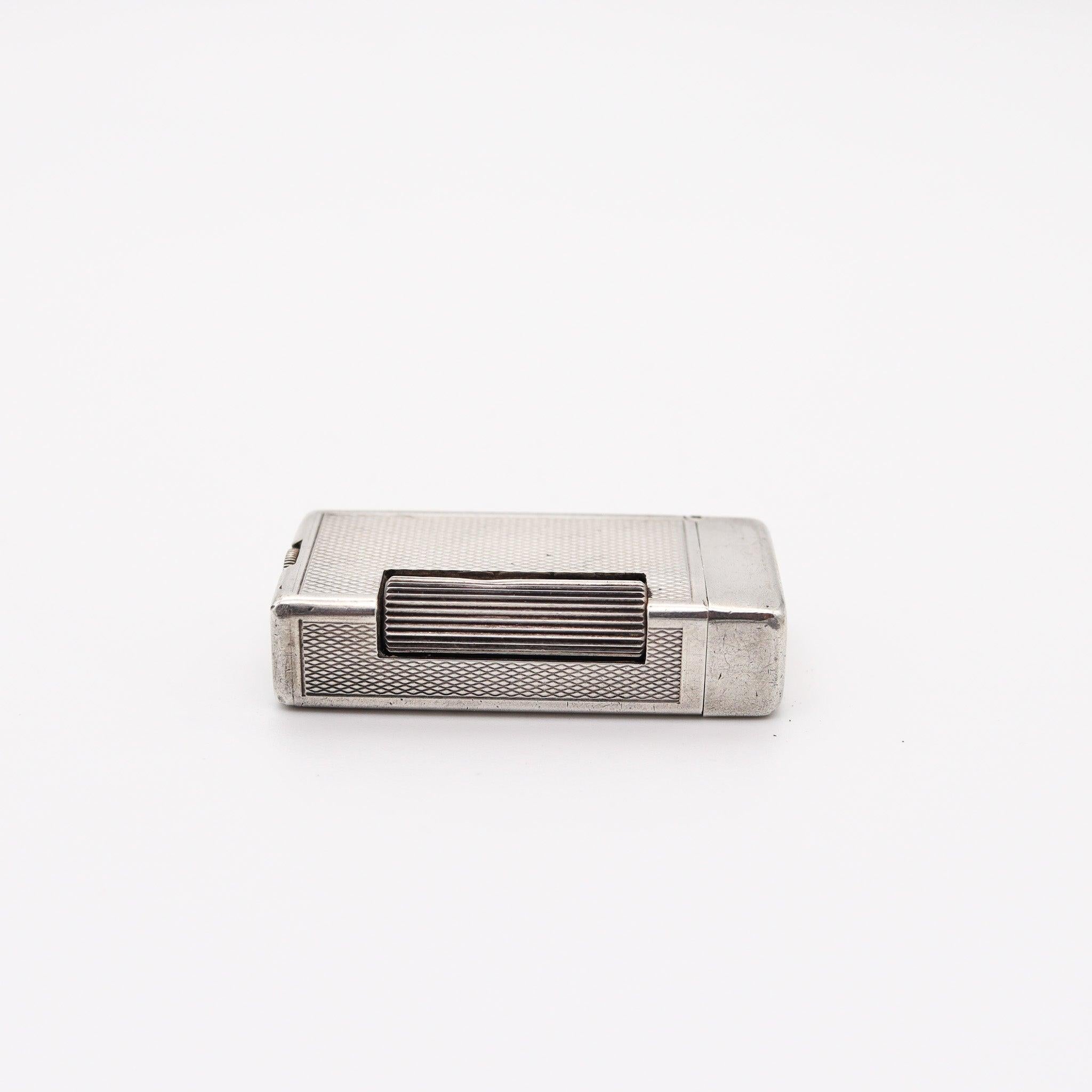DUNHILL 1938 Short Rollalite Petrol Pocket Lighter In Solid .925 Sterling Silver In Good Condition For Sale In Miami, FL