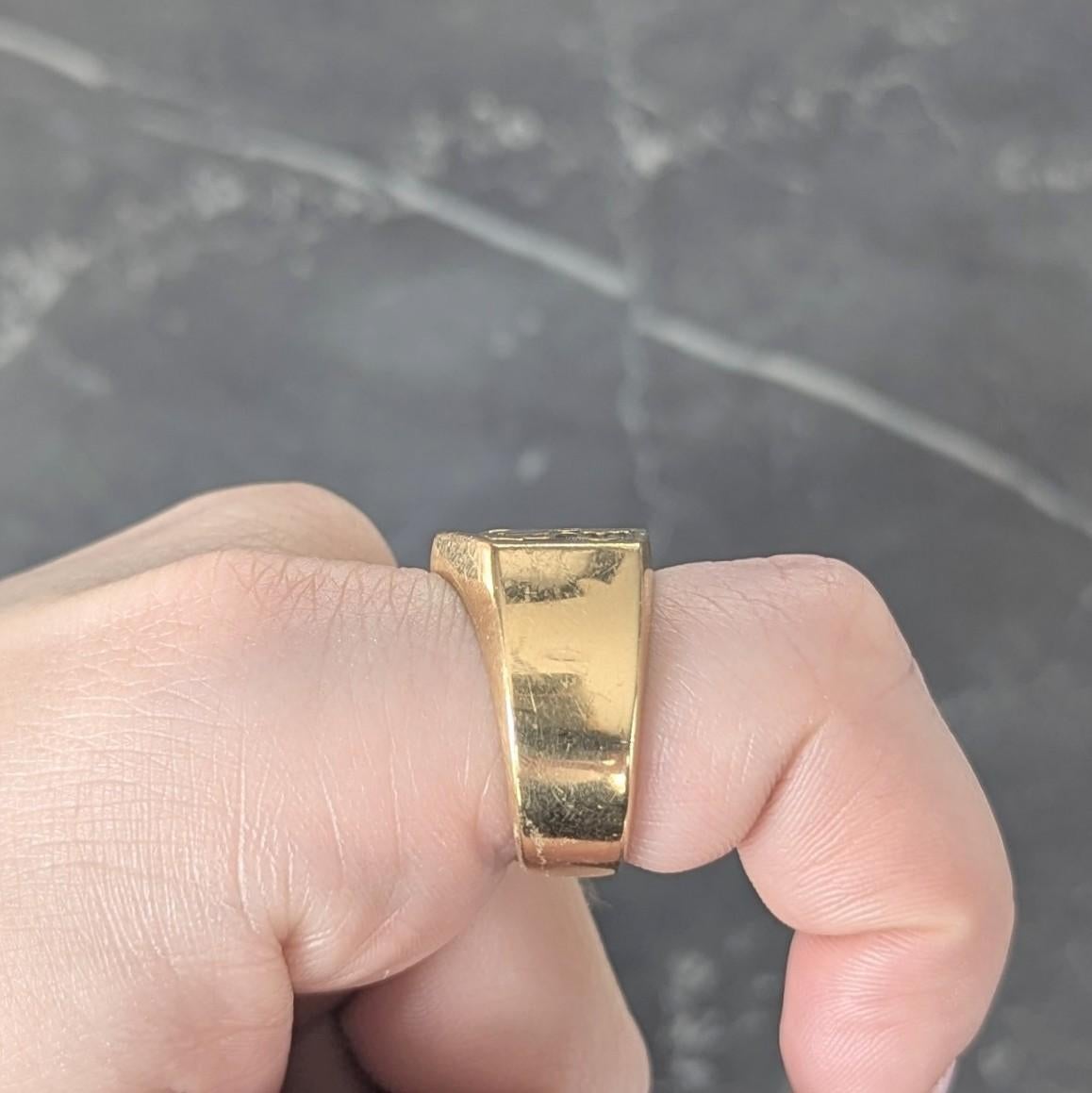 Dunhill, chevalière unisexe en or jaune 18 carats avec gravure de lion héraldique, années 2000 en vente 6