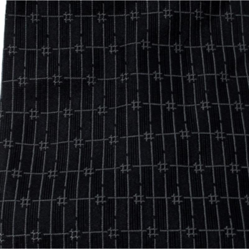 Cravatta Dunhill in seta jacquard con motivo a griglia nera e grigia In condizioni buone in vendita a Dubai, Al Qouz 2