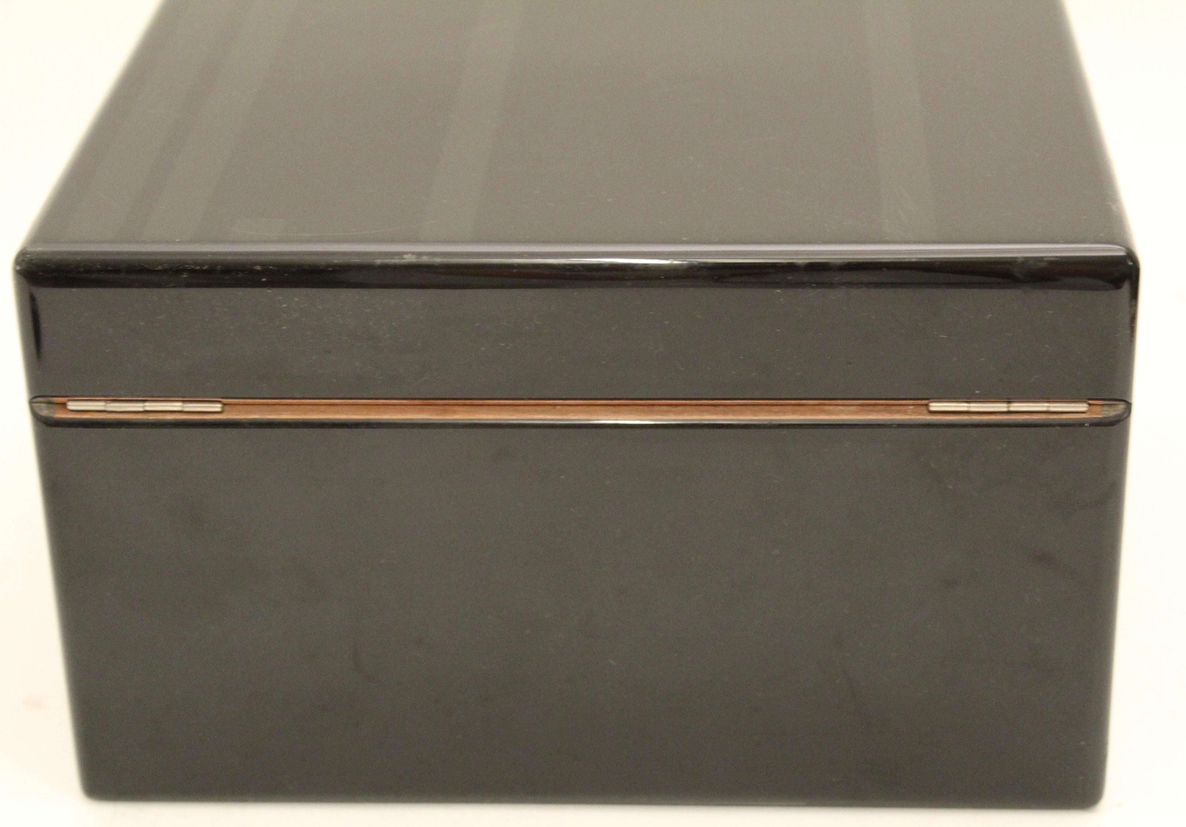 Humidificateur en laque noire Dunhill, vers 1995 1