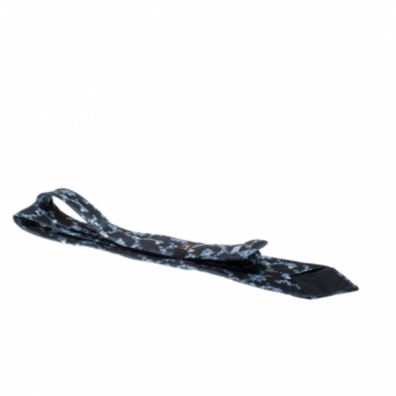 Nero Cravatta in seta grezza ricamata con fiori blu di Dunhill in vendita