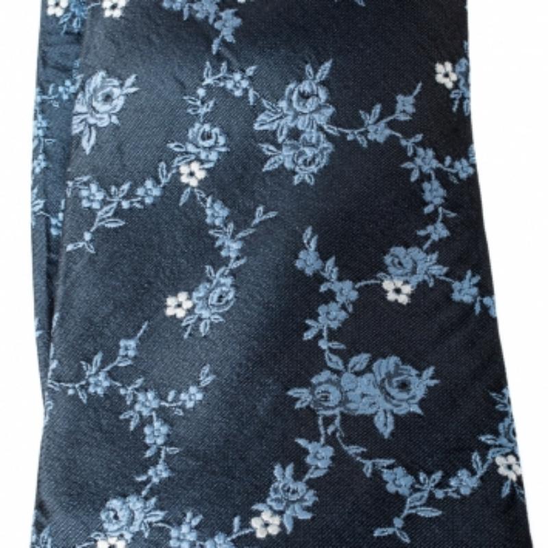 Cravatta in seta grezza ricamata con fiori blu di Dunhill In condizioni buone in vendita a Dubai, Al Qouz 2