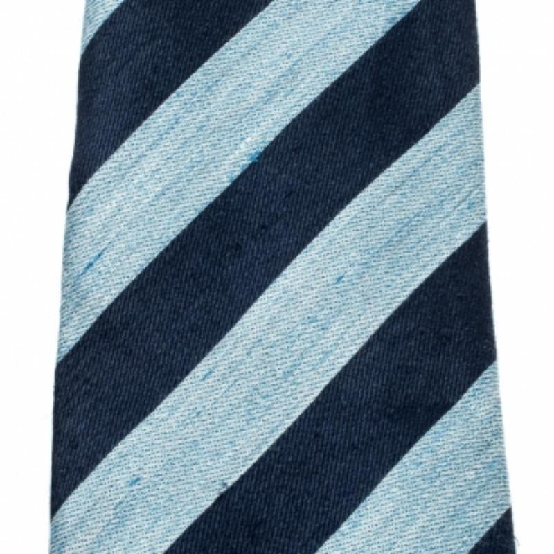 Cravatta Dunhill in lino e seta blu con motivo a righe in denim In condizioni buone in vendita a Dubai, Al Qouz 2