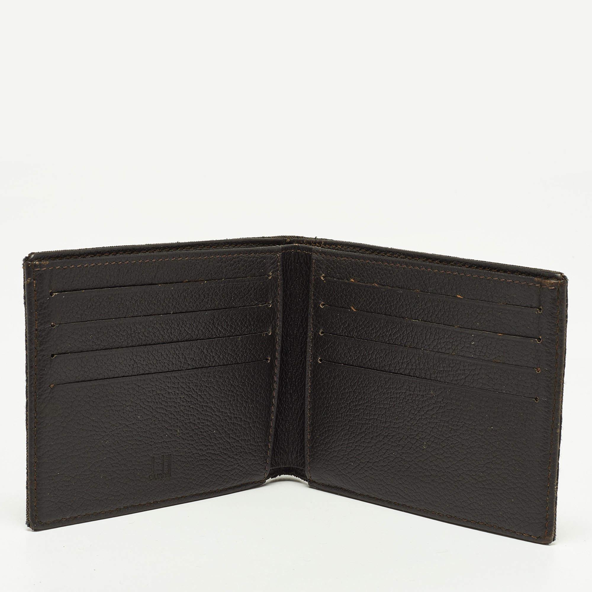 This designer wallet is practical and sophisticated in design. Created from luxe materials its compartmentalized interior will keep your cash and cards in order.