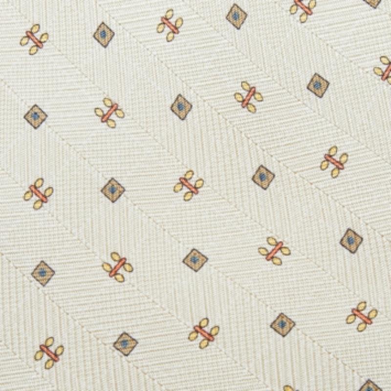 This Dunhill tie is a perfect formal accessory that has a sharp and modern appeal. Made from luxurious materials, it features intricate patterns, and the brand label neatly stitched at the back. It is sure to add oodles of style to your blazers.