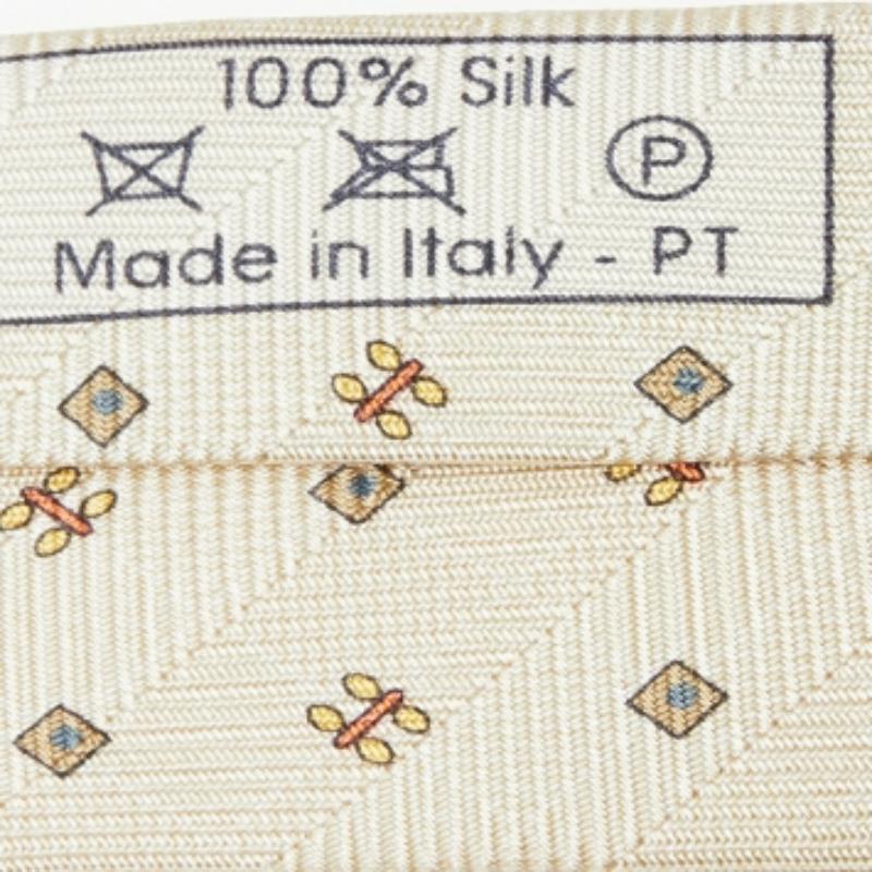 Dunhill Buttercream Floral Motif Silk Tie In Excellent Condition For Sale In Dubai, Al Qouz 2